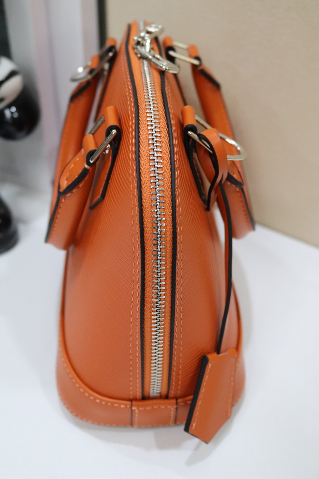 ルイ・ヴィトン Alma BB 水波纹贝壳包 - クラシックでエレガントなデザイン