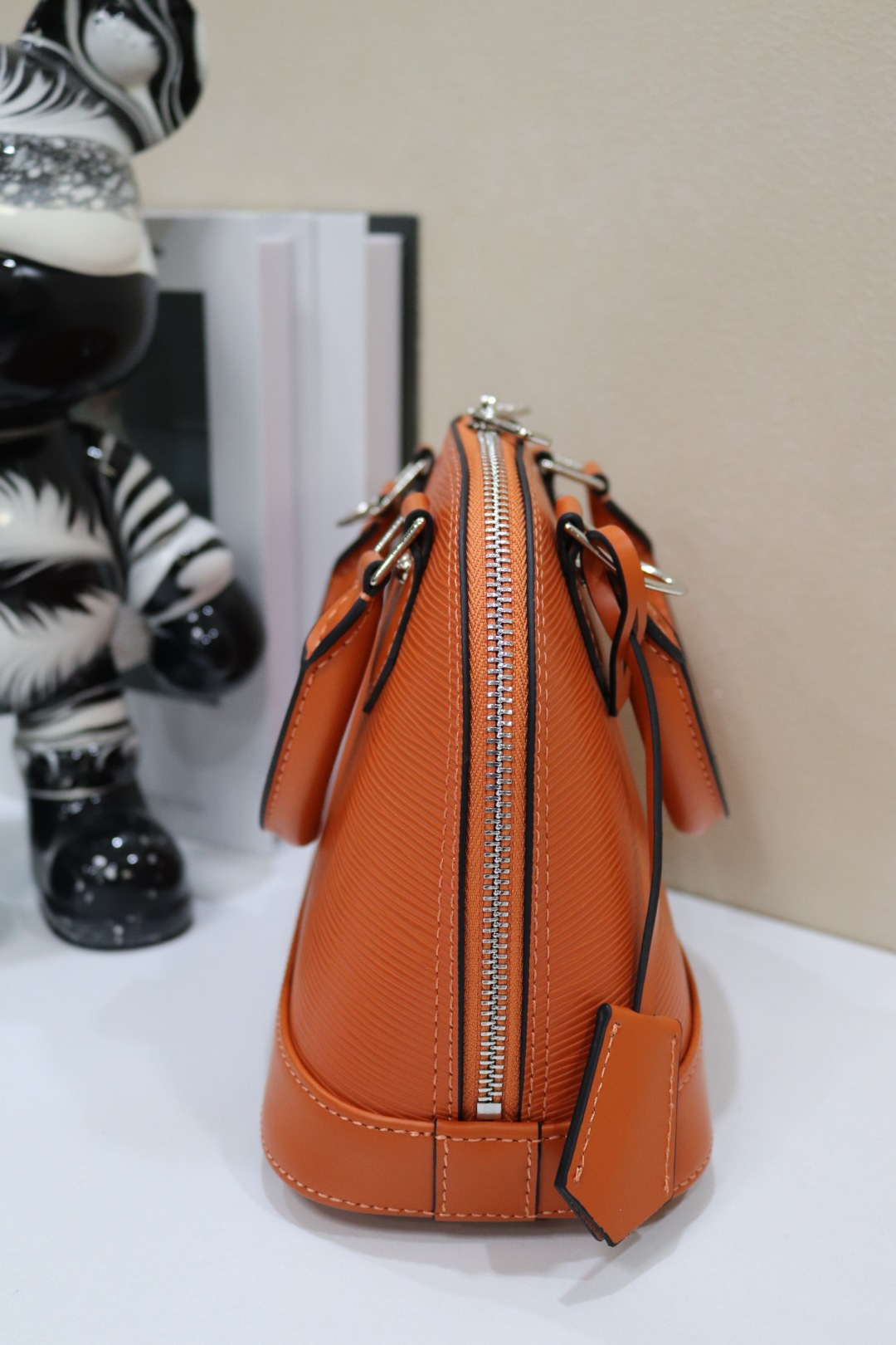 ルイ・ヴィトン Alma BB 水波纹贝壳包 - クラシックでエレガントなデザイン