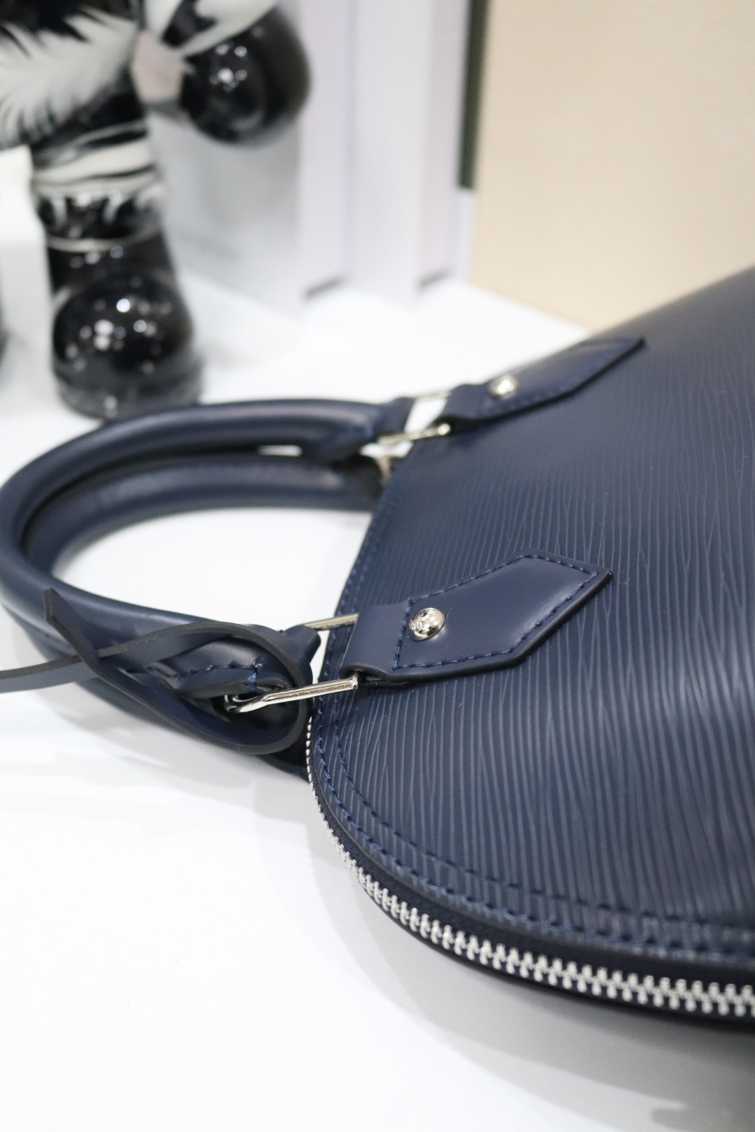 ルイ・ヴィトン Alma BB 水波纹贝壳包