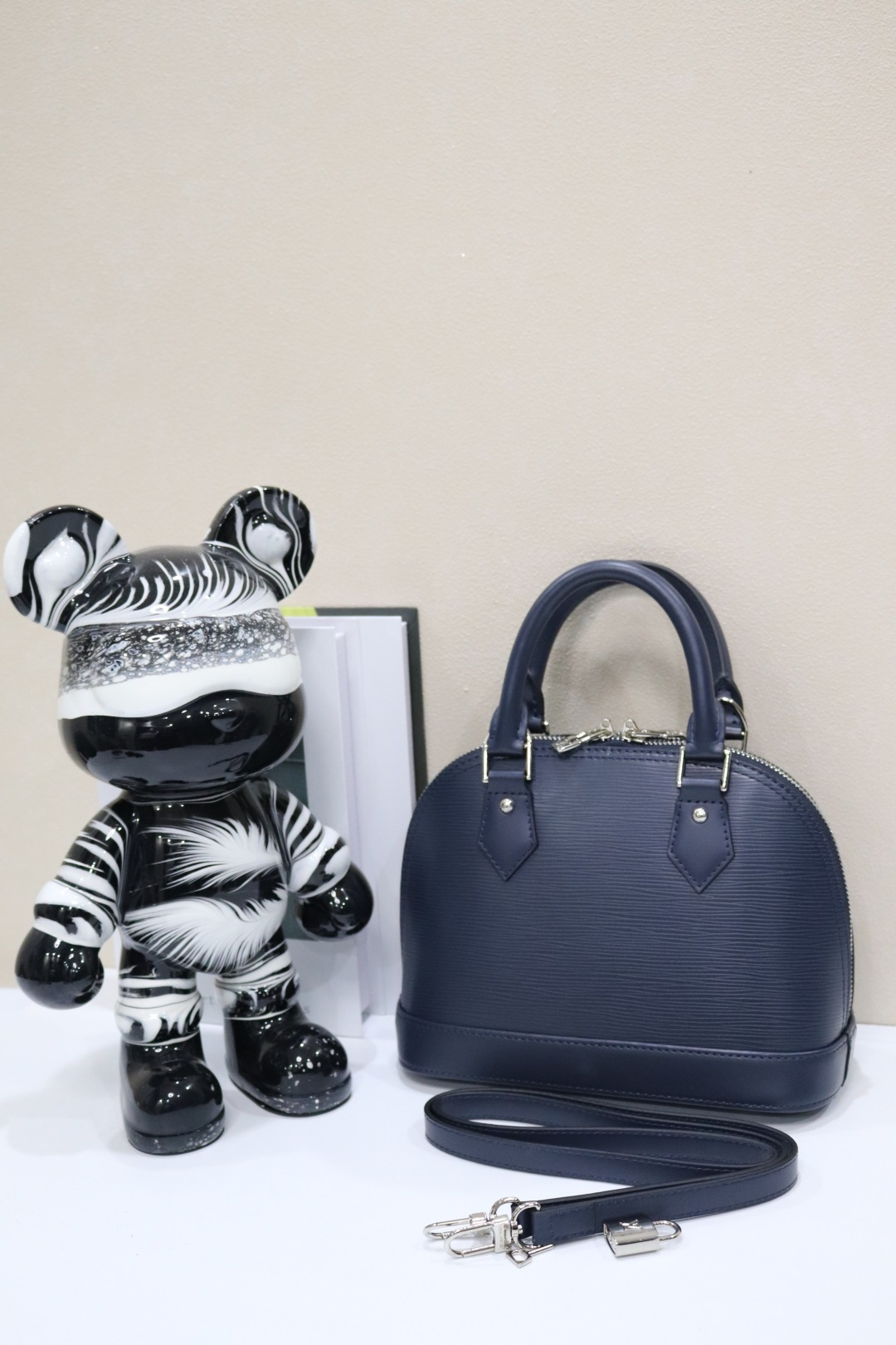 ルイ・ヴィトン Alma BB 水波纹贝壳包