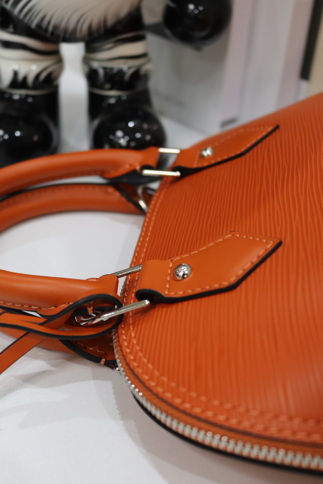 ルイ・ヴィトン Alma BB 水波纹贝壳包 - クラシックでエレガントなデザイン