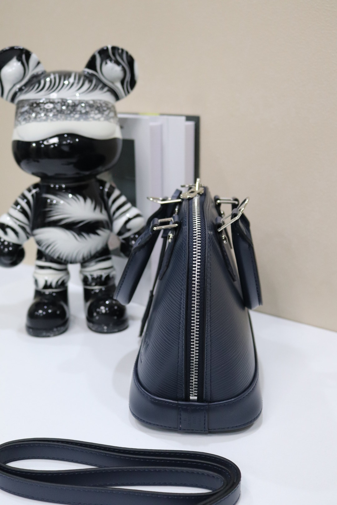 ルイ・ヴィトン Alma BB 水波纹贝壳包