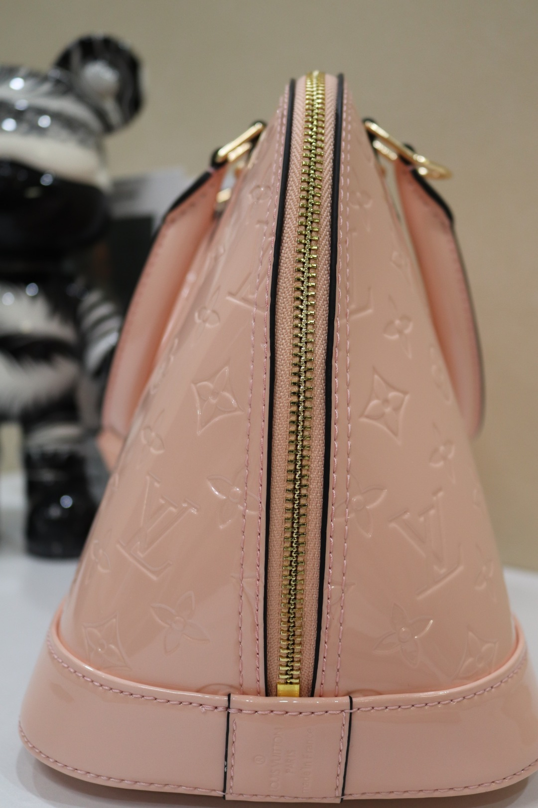 ルイ・ヴィトン Alma BB 漆皮ベイカーブバッグ