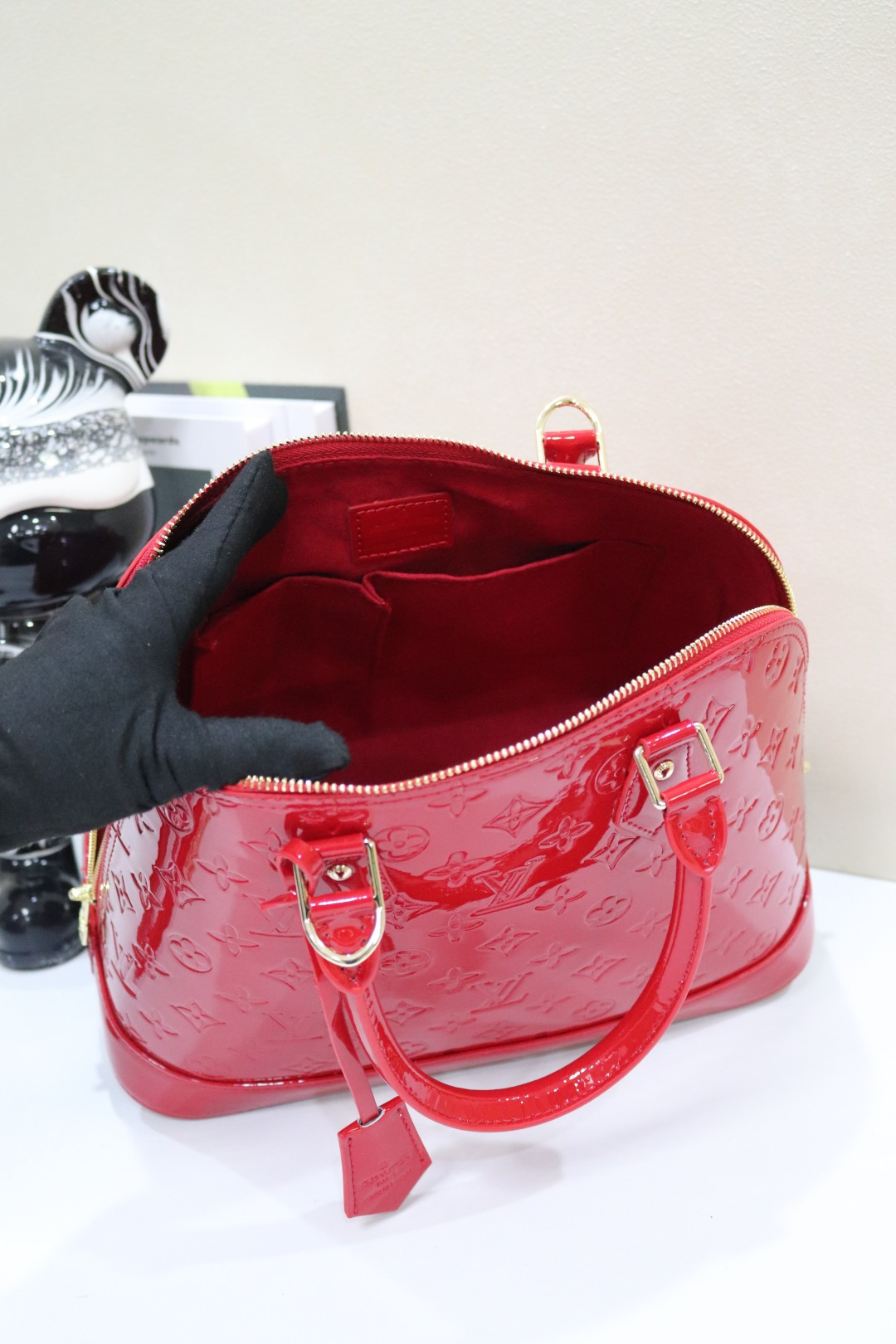 ルイ・ヴィトン Alma BB 漆皮圧花ベッカバッグ