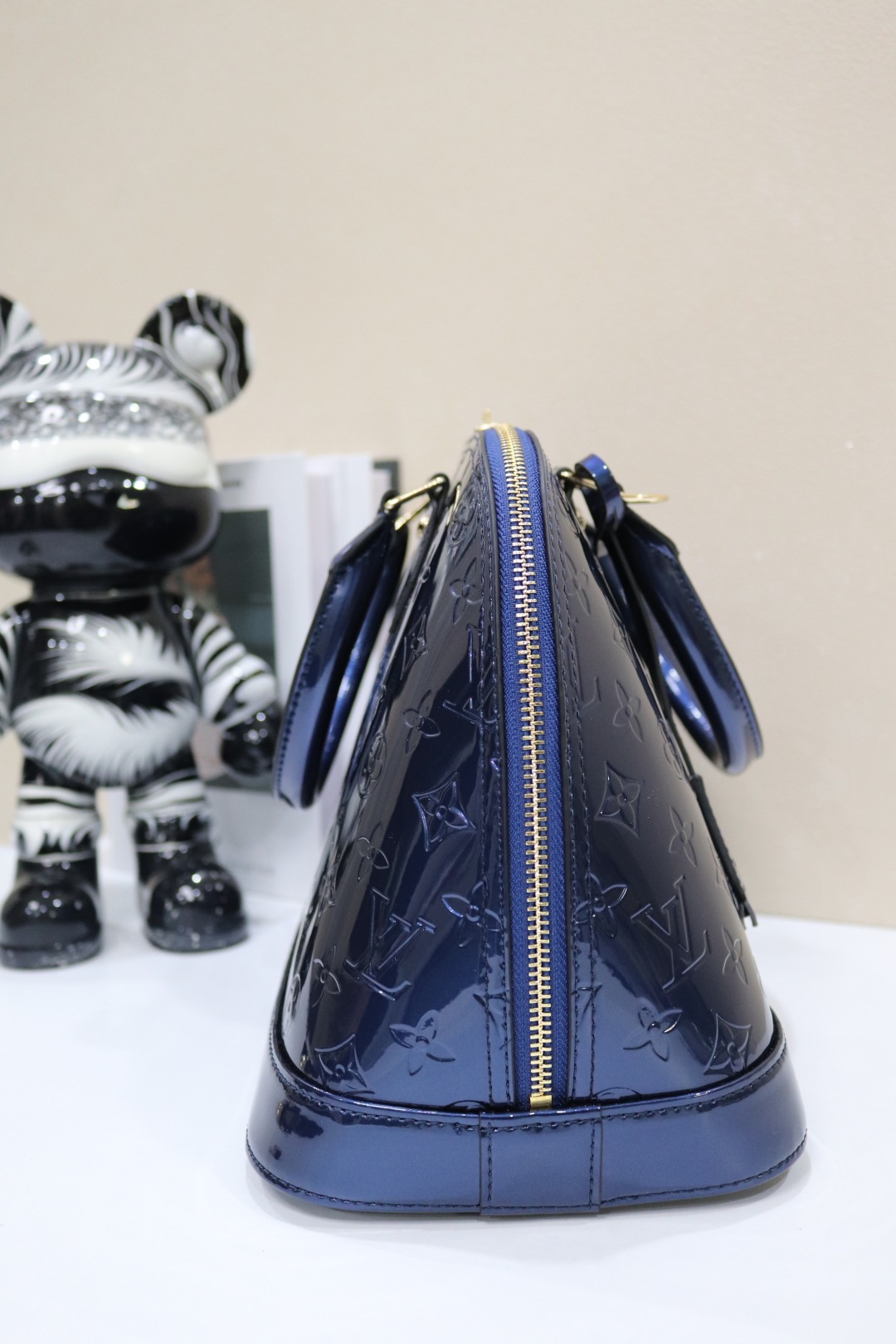 ルイ・ヴィトン アルマ BB 漆皮圧花ベッカバッグ