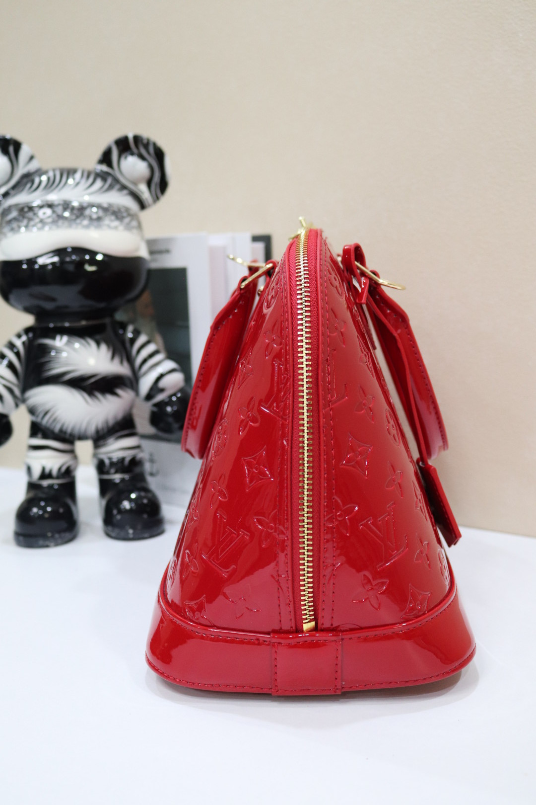 ルイ・ヴィトン Alma BB 漆皮圧花ベッカバッグ