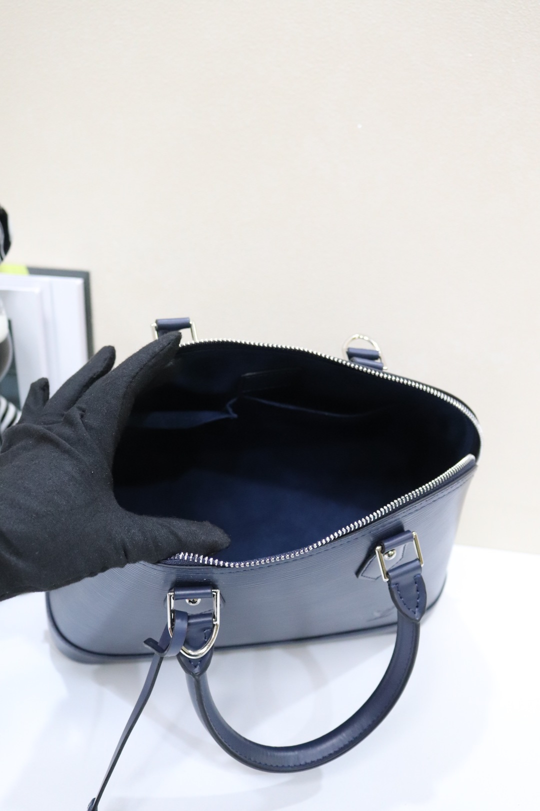 ルイ・ヴィトン Alma BB 水波纹贝壳包