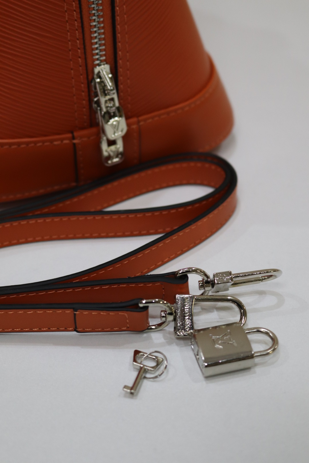 ルイ・ヴィトン M91606 水波纹贝壳包 Alma BB