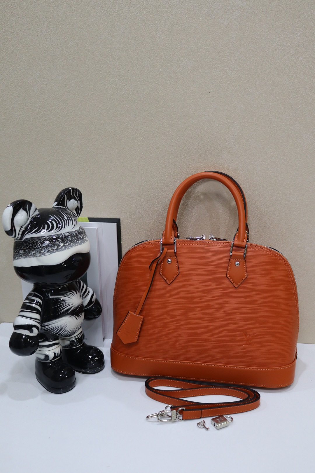 ルイ・ヴィトン M91606 水波纹贝壳包 Alma BB