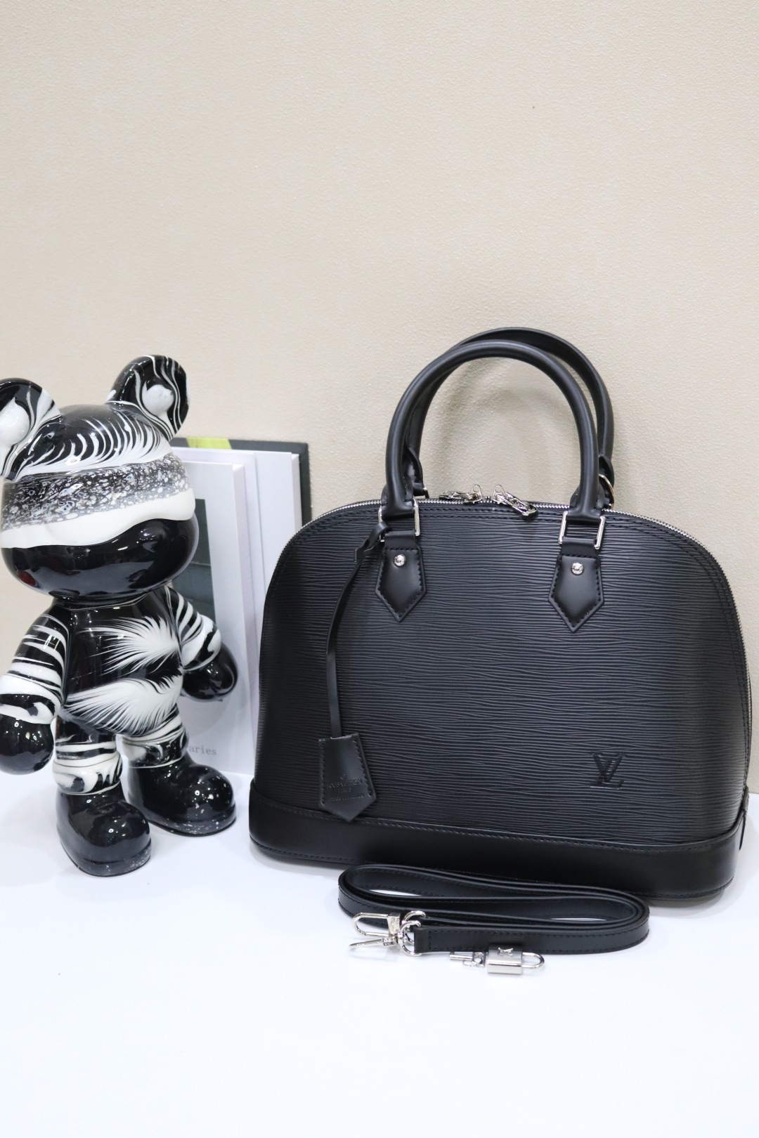 ルイ・ヴィトン Alma BB 水波纹贝壳包