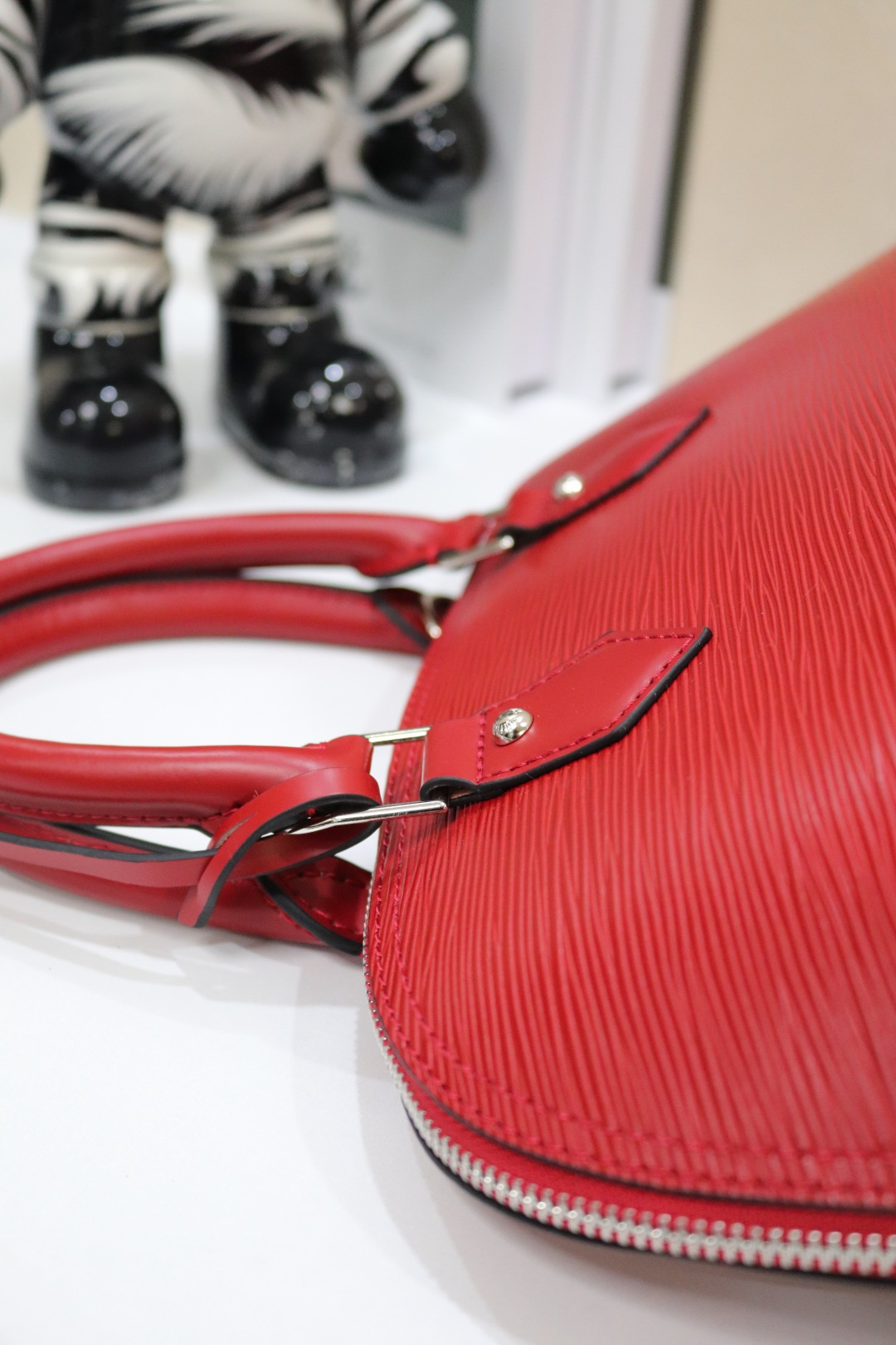 ルイ・ヴィトン Alma BB 水波纹贝壳包 - クラシックなデザイン