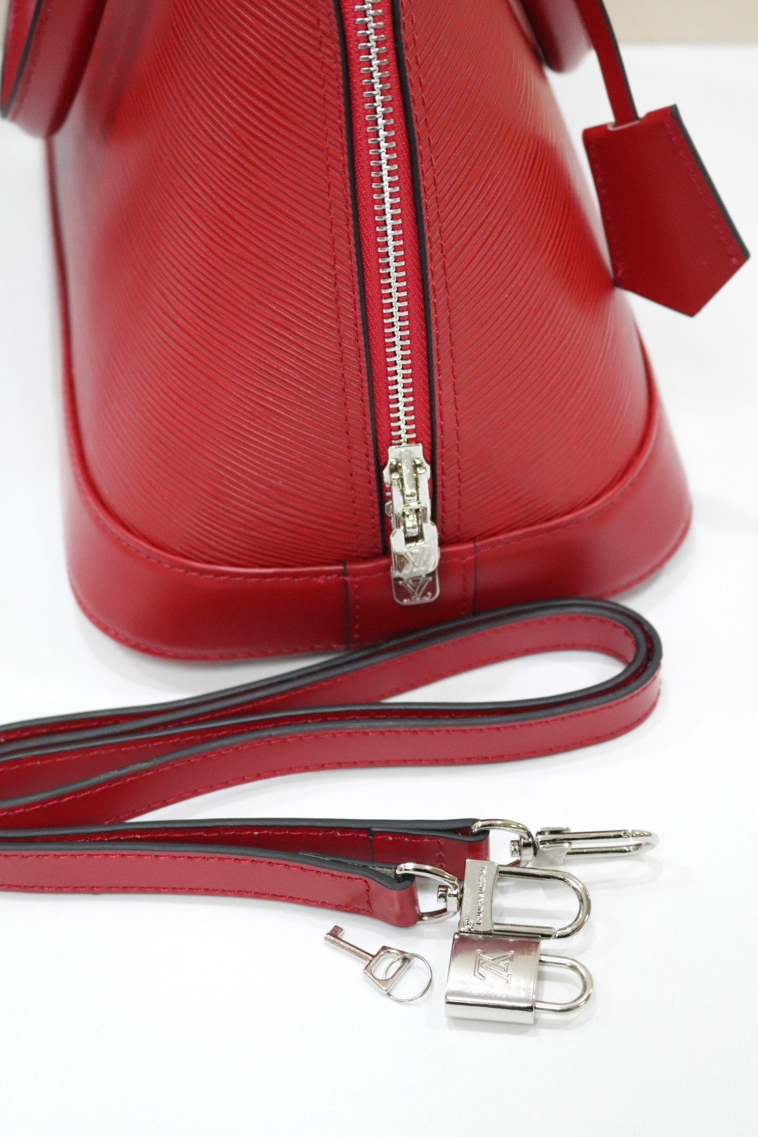 ルイ・ヴィトン Alma BB 水波纹贝壳包 - クラシックなデザイン