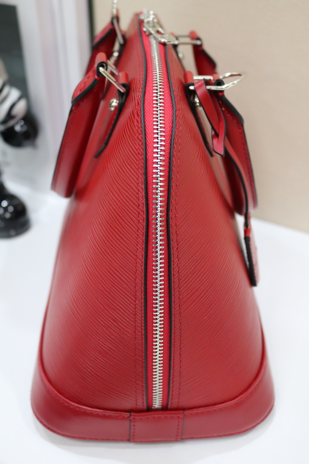 ルイ・ヴィトン Alma BB 水波纹贝壳包 - クラシックなデザイン