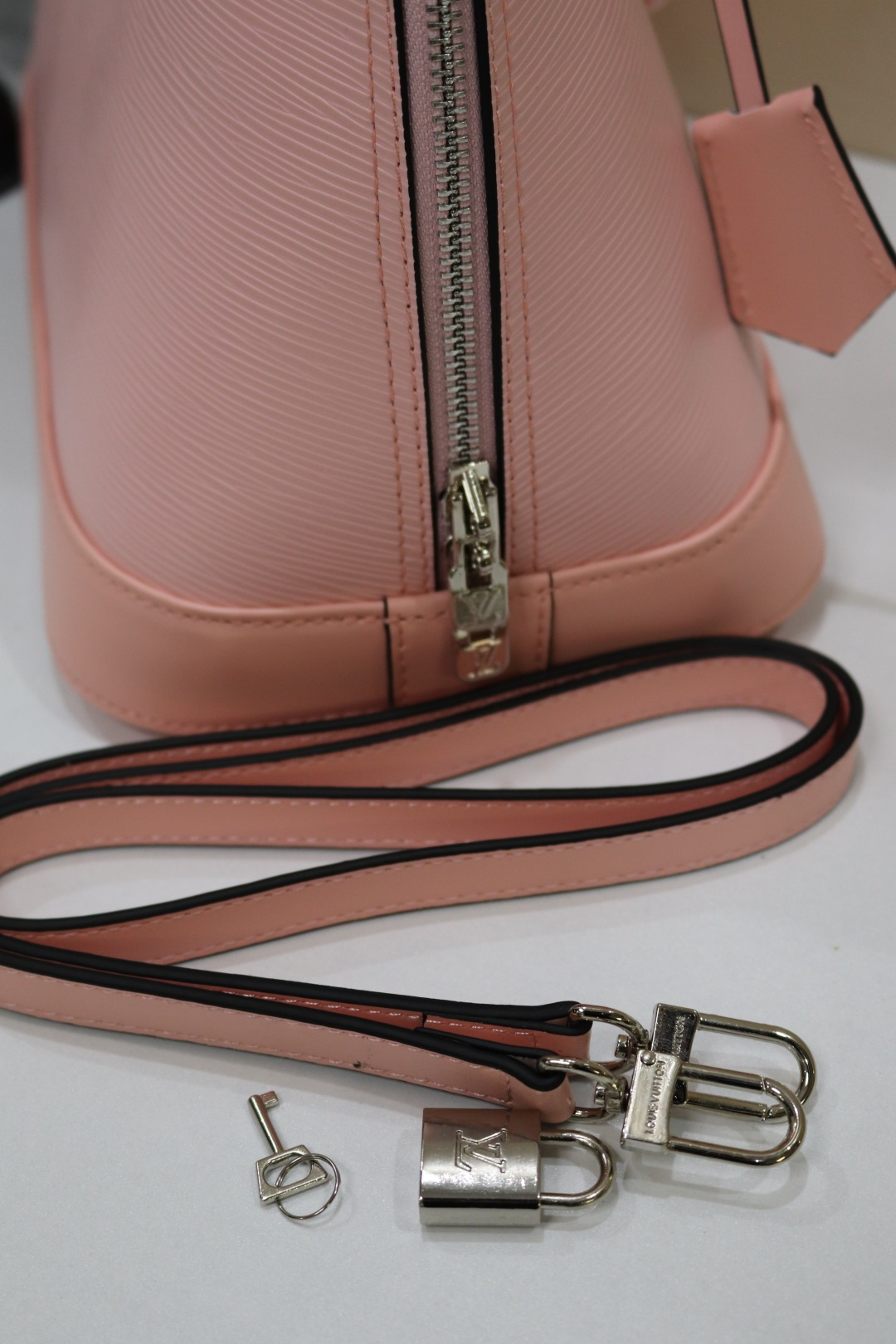 Louis Vuitton Alma BB 水波纹贝壳包