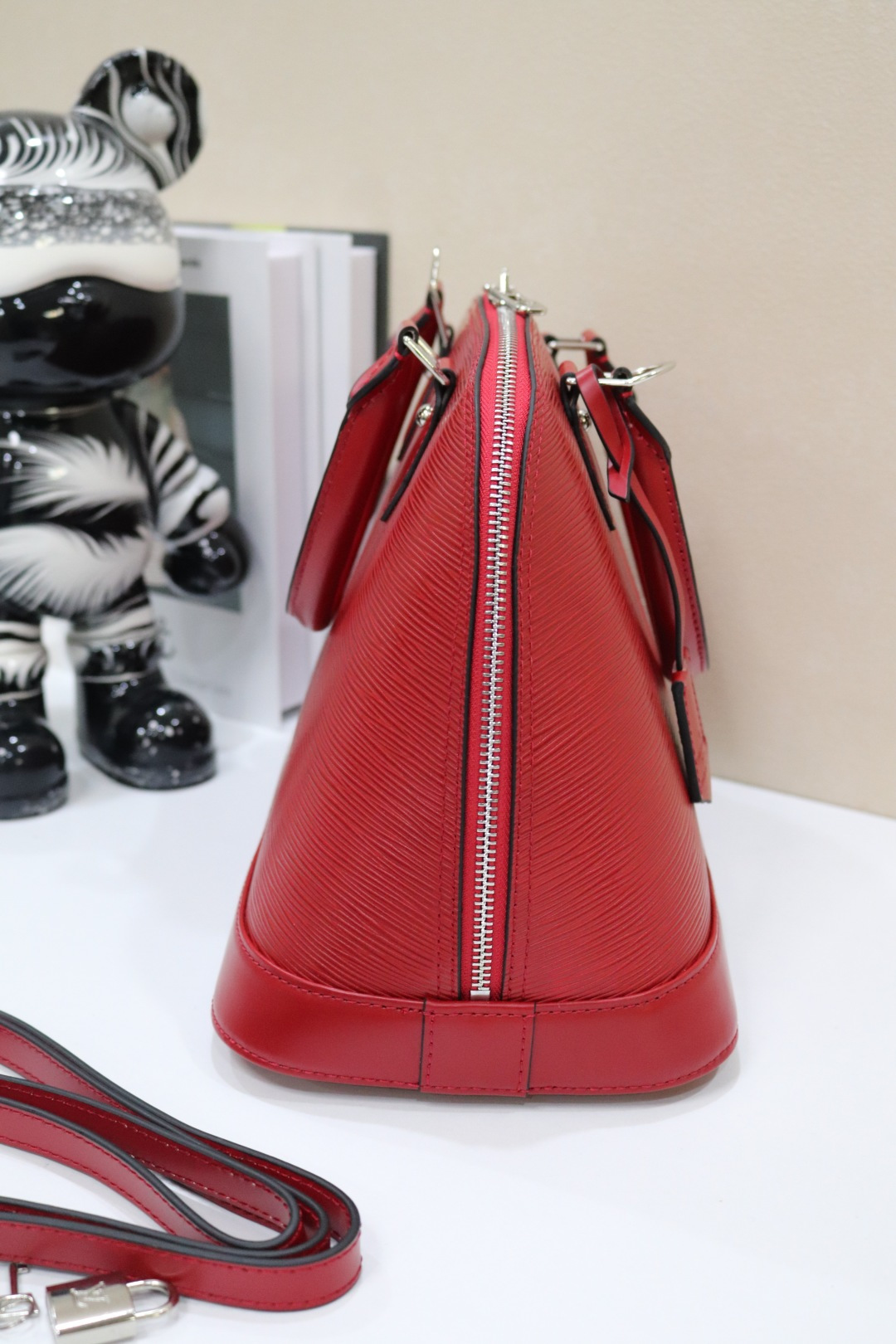 ルイ・ヴィトン Alma BB 水波纹贝壳包 - クラシックなデザイン