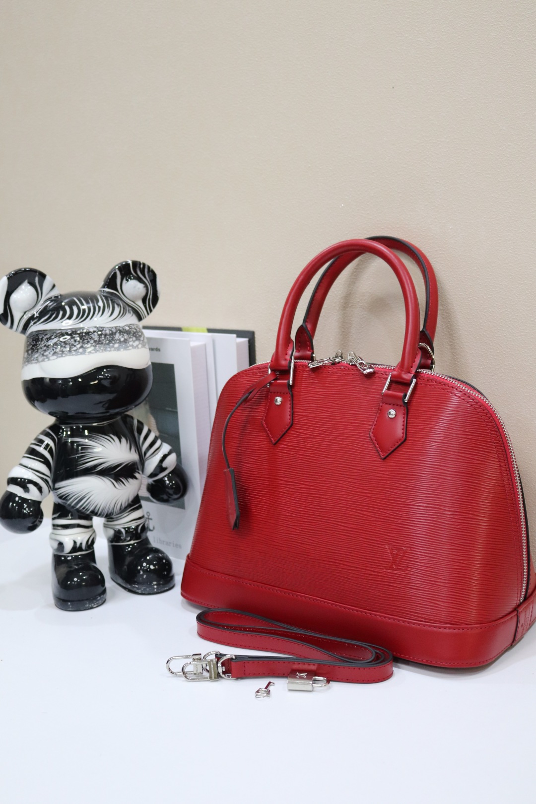 ルイ・ヴィトン Alma BB 水波纹贝壳包 - クラシックなデザイン