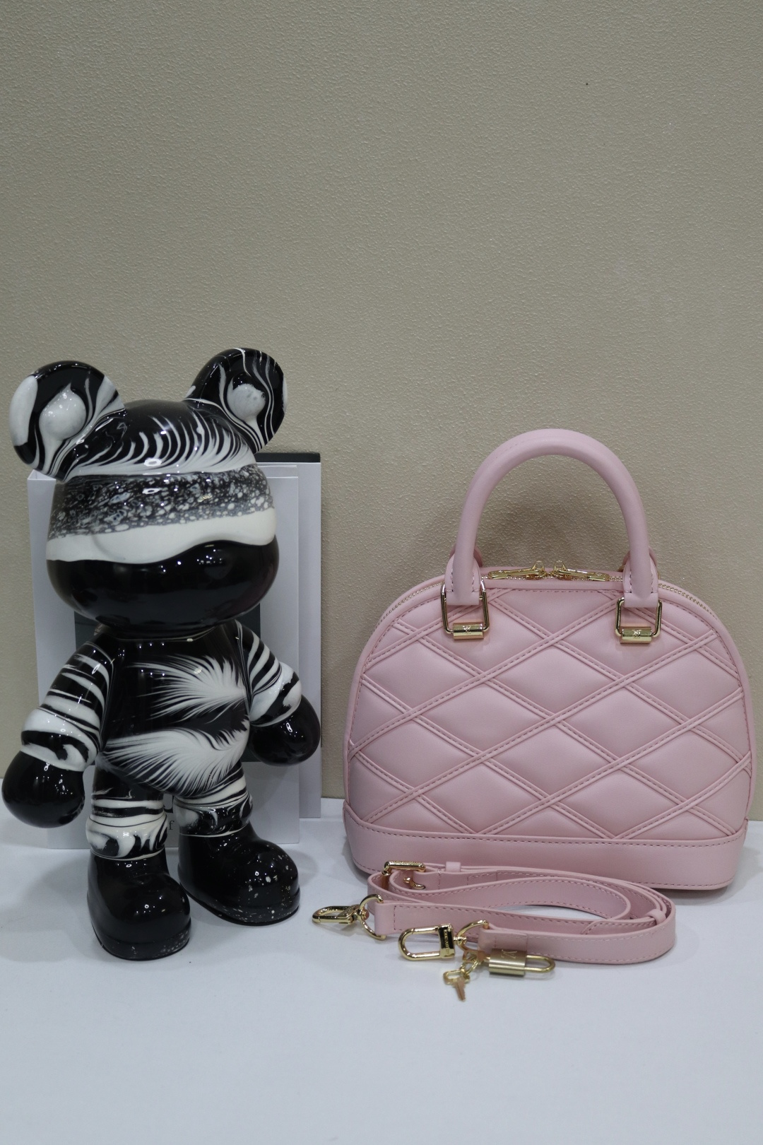 ルイ・ヴィトン アルマ BB 羊皮ベッカンバック