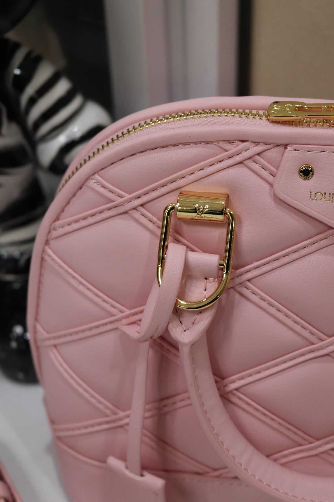 ルイ・ヴィトン アルマ BB 羊皮ベッカンバック