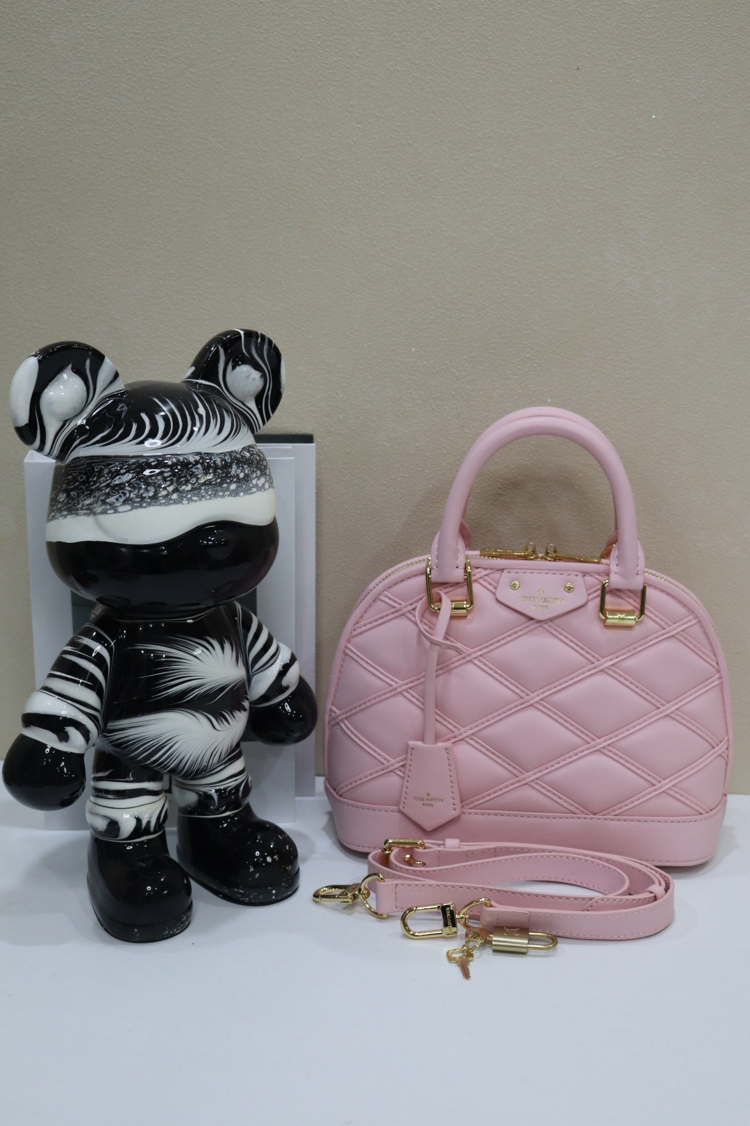 ルイ・ヴィトン アルマ BB 羊皮ベッカンバック