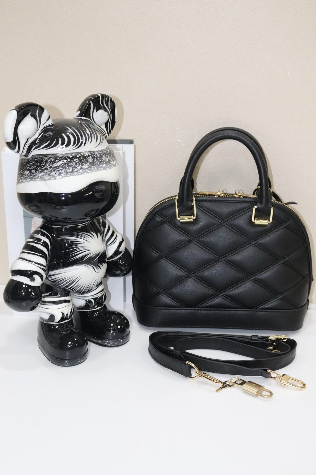 ルイ・ヴィトン Alma BB ショルダーバッグ