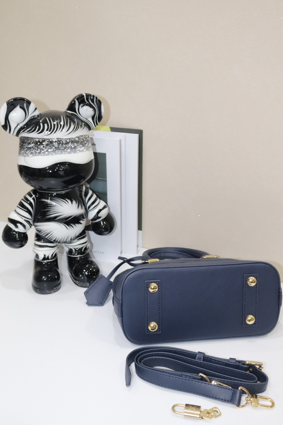 ルイ・ヴィトン アルマBB 羊皮ベッカシェルバッグ