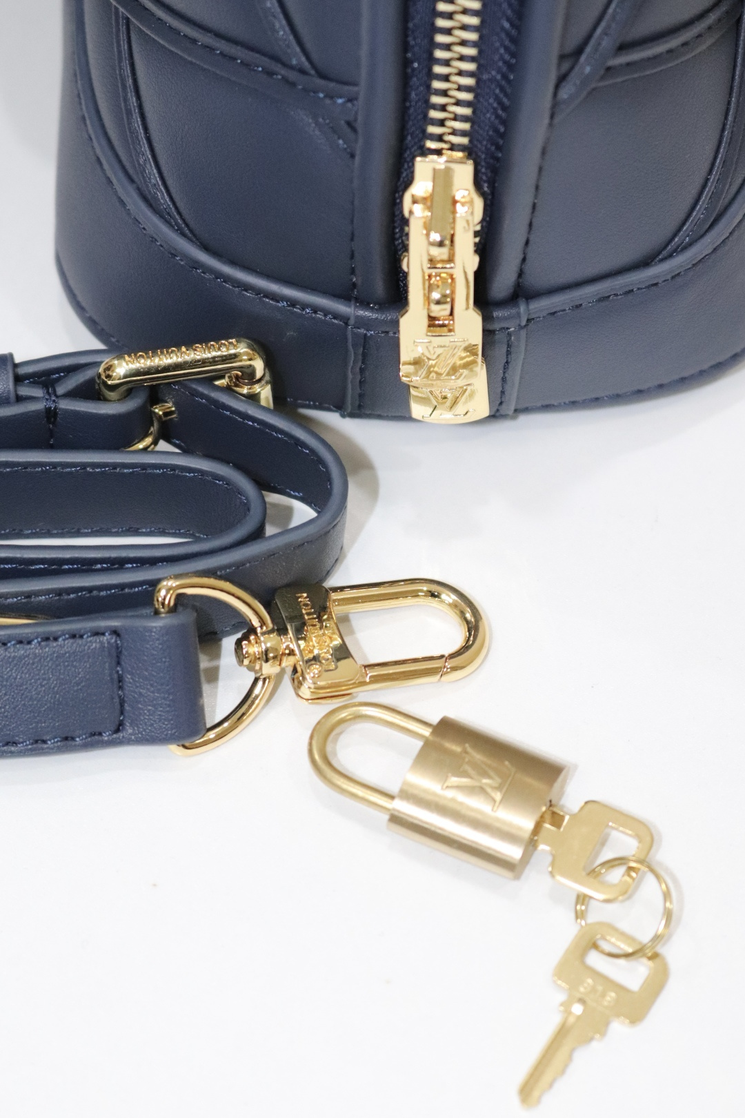 ルイ・ヴィトン アルマBB 羊皮ベッカシェルバッグ