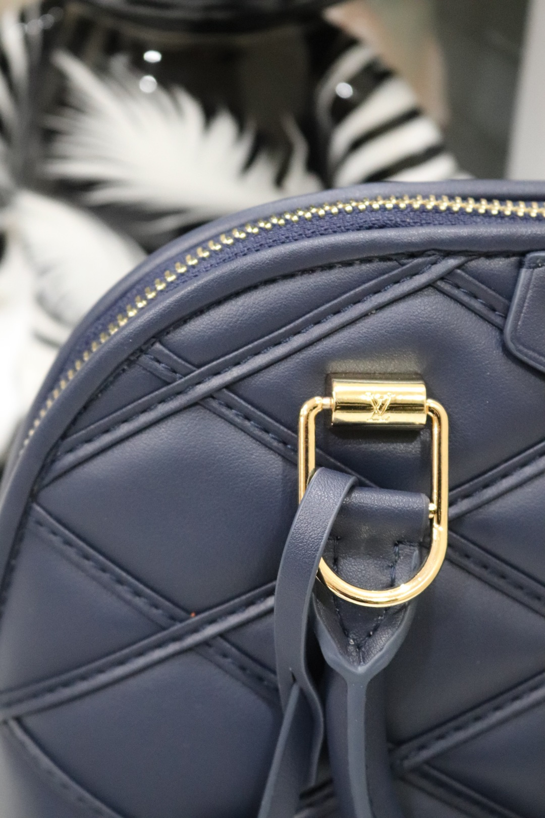 ルイ・ヴィトン アルマBB 羊皮ベッカシェルバッグ