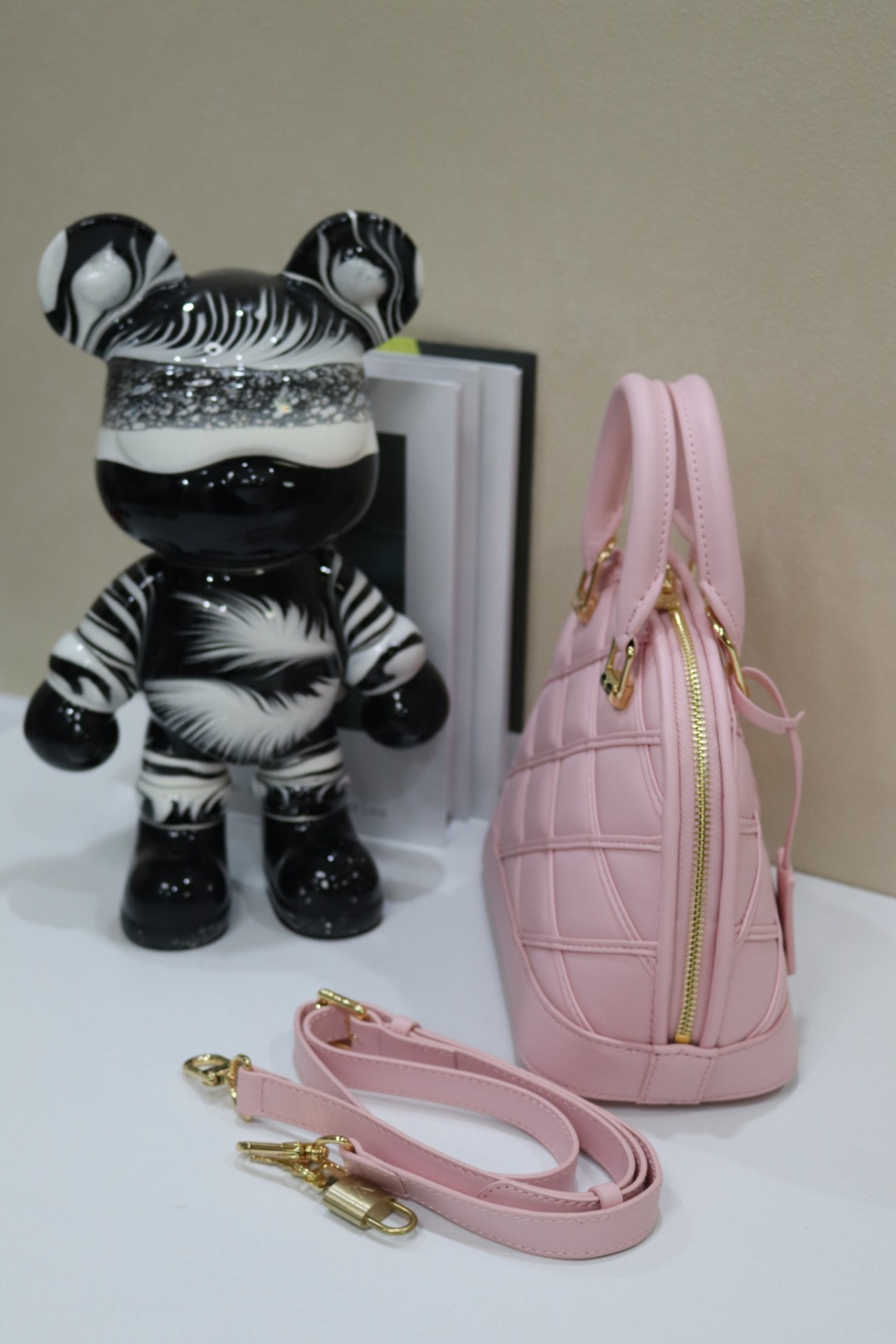 ルイ・ヴィトン アルマ BB 羊皮ベッカンバック