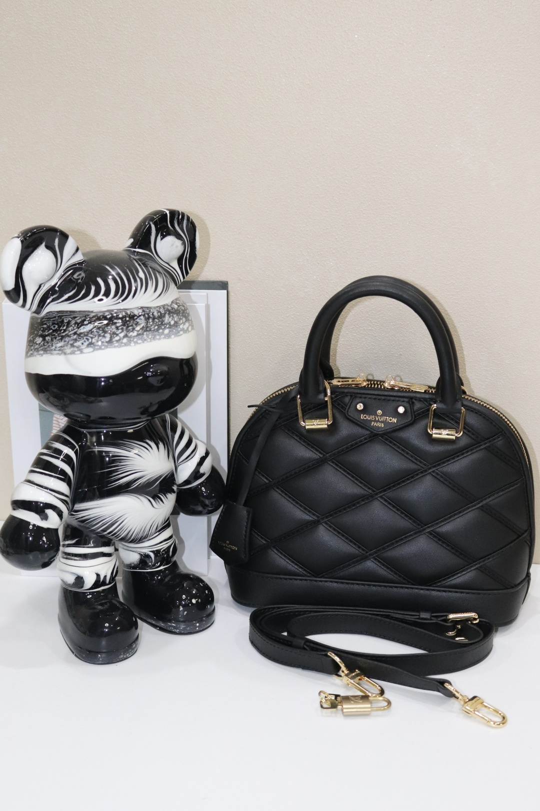 ルイ・ヴィトン Alma BB ショルダーバッグ