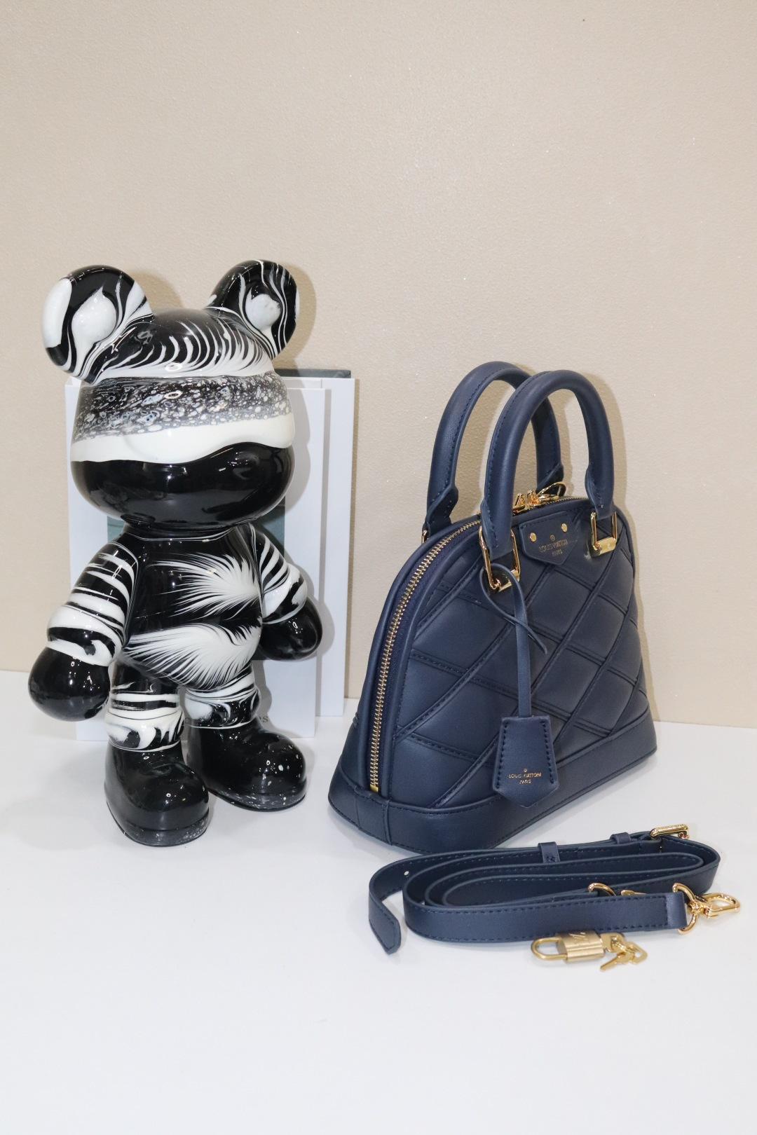 ルイ・ヴィトン アルマBB 羊皮ベッカシェルバッグ