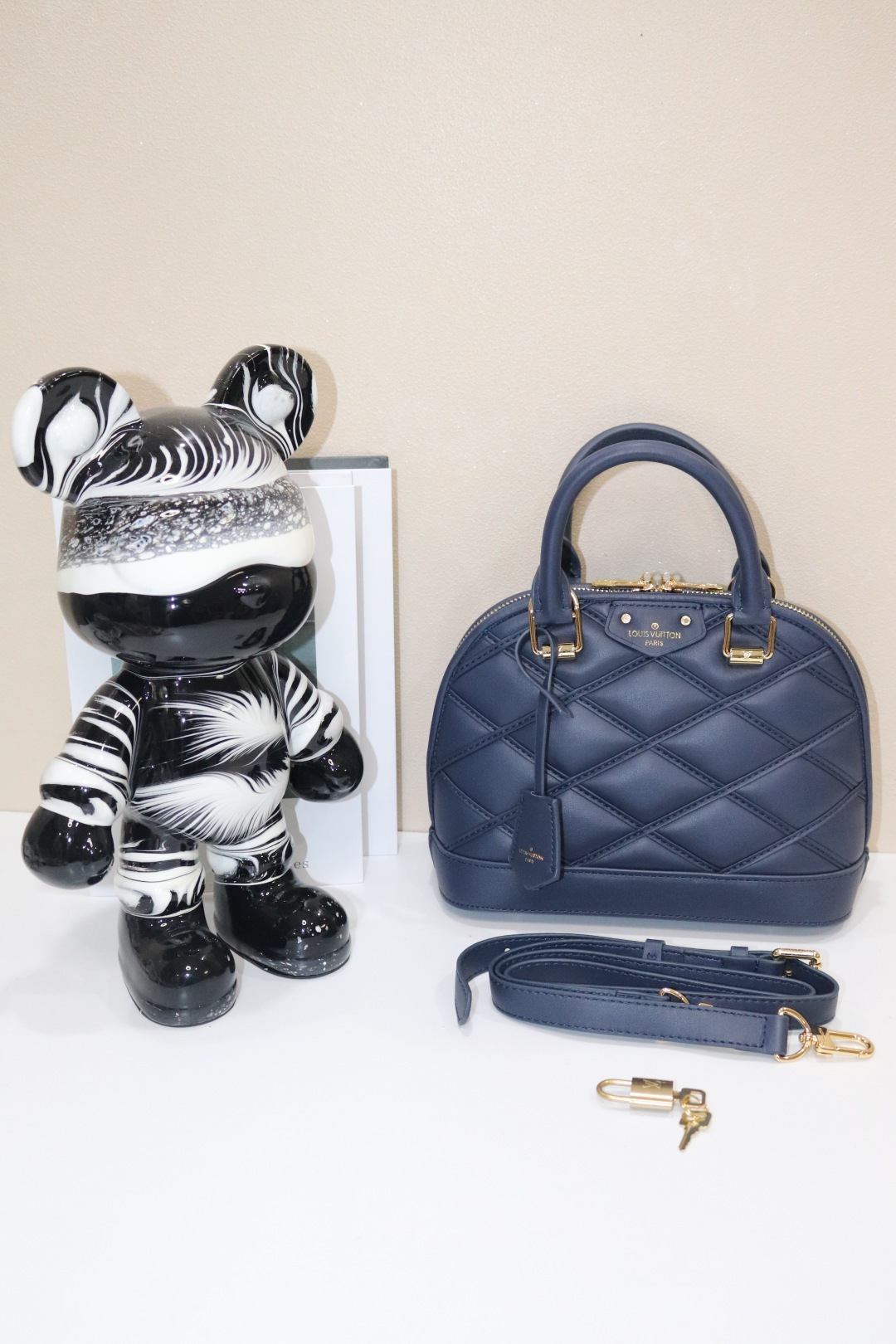 ルイ・ヴィトン アルマBB 羊皮ベッカシェルバッグ