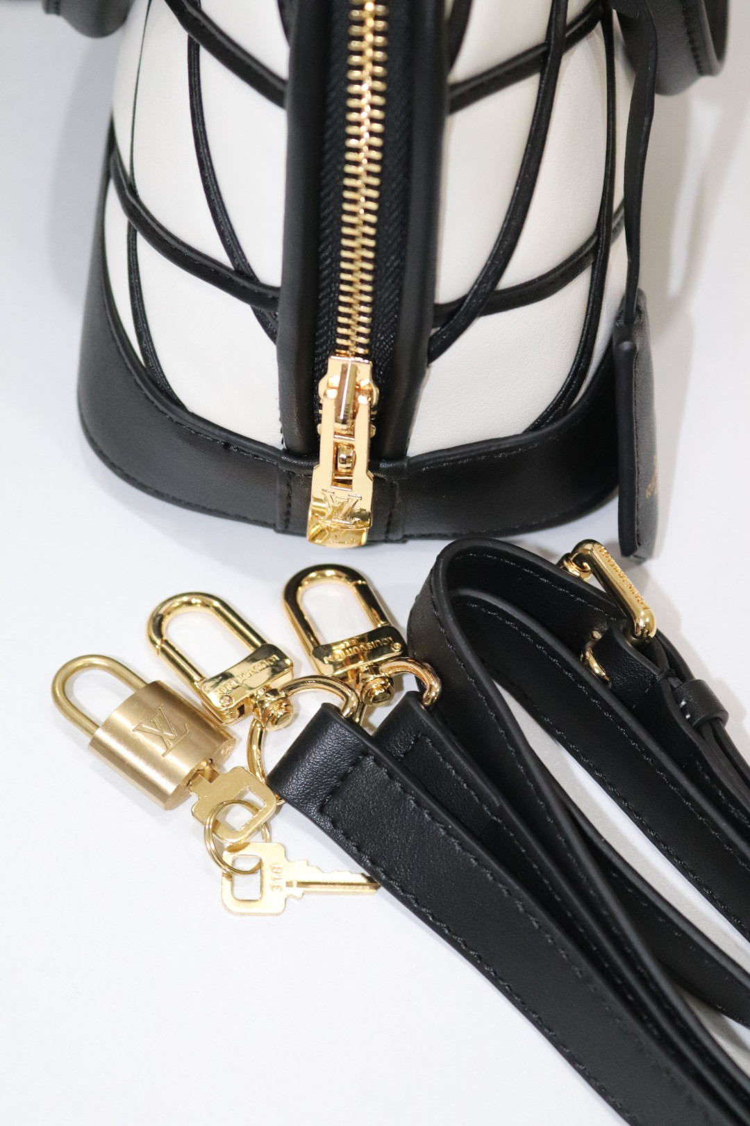 ルイ・ヴィトン アルマ BB ショルダーバッグ