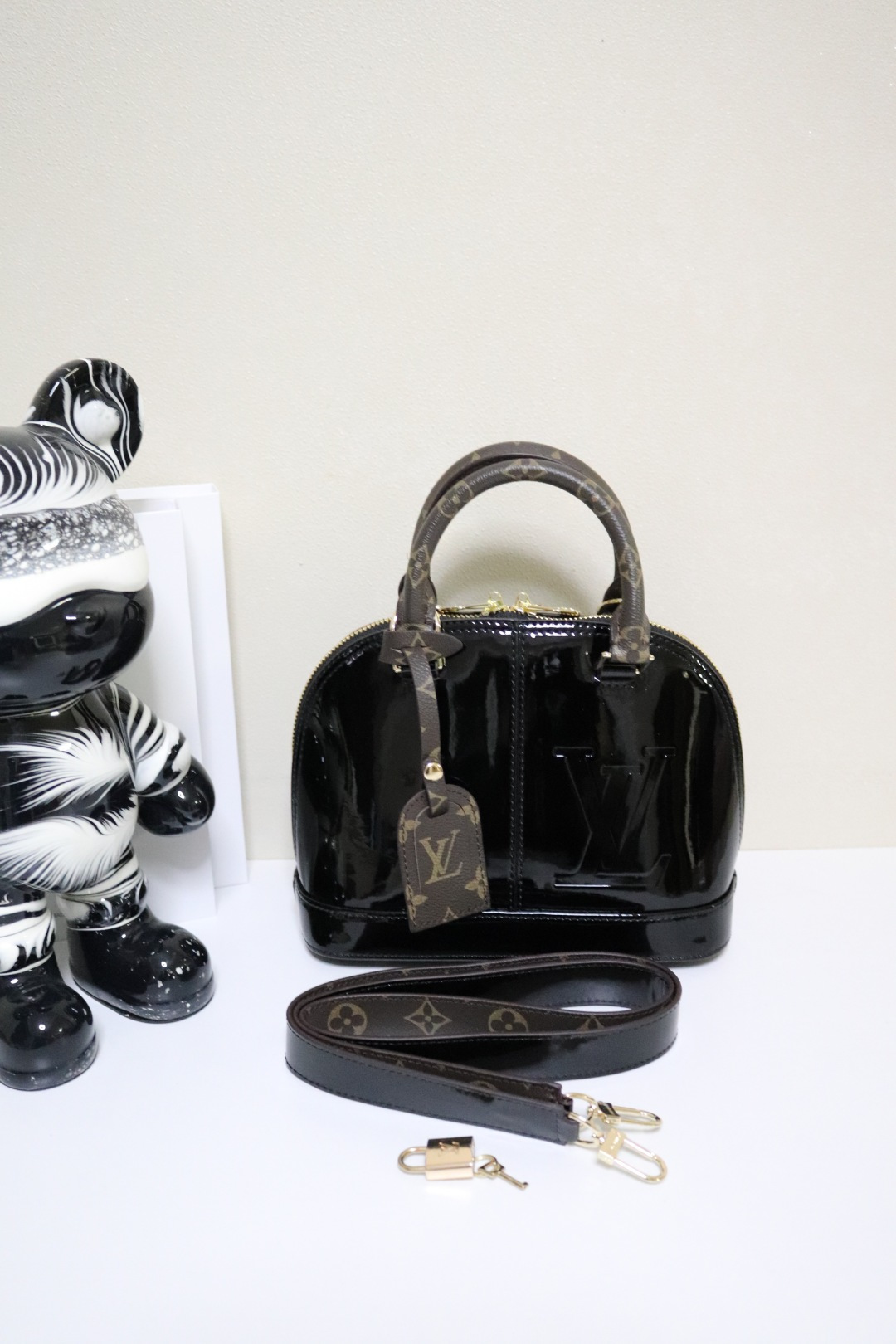 ルイ・ヴィトン アルマ BB ベイシェルバッグ