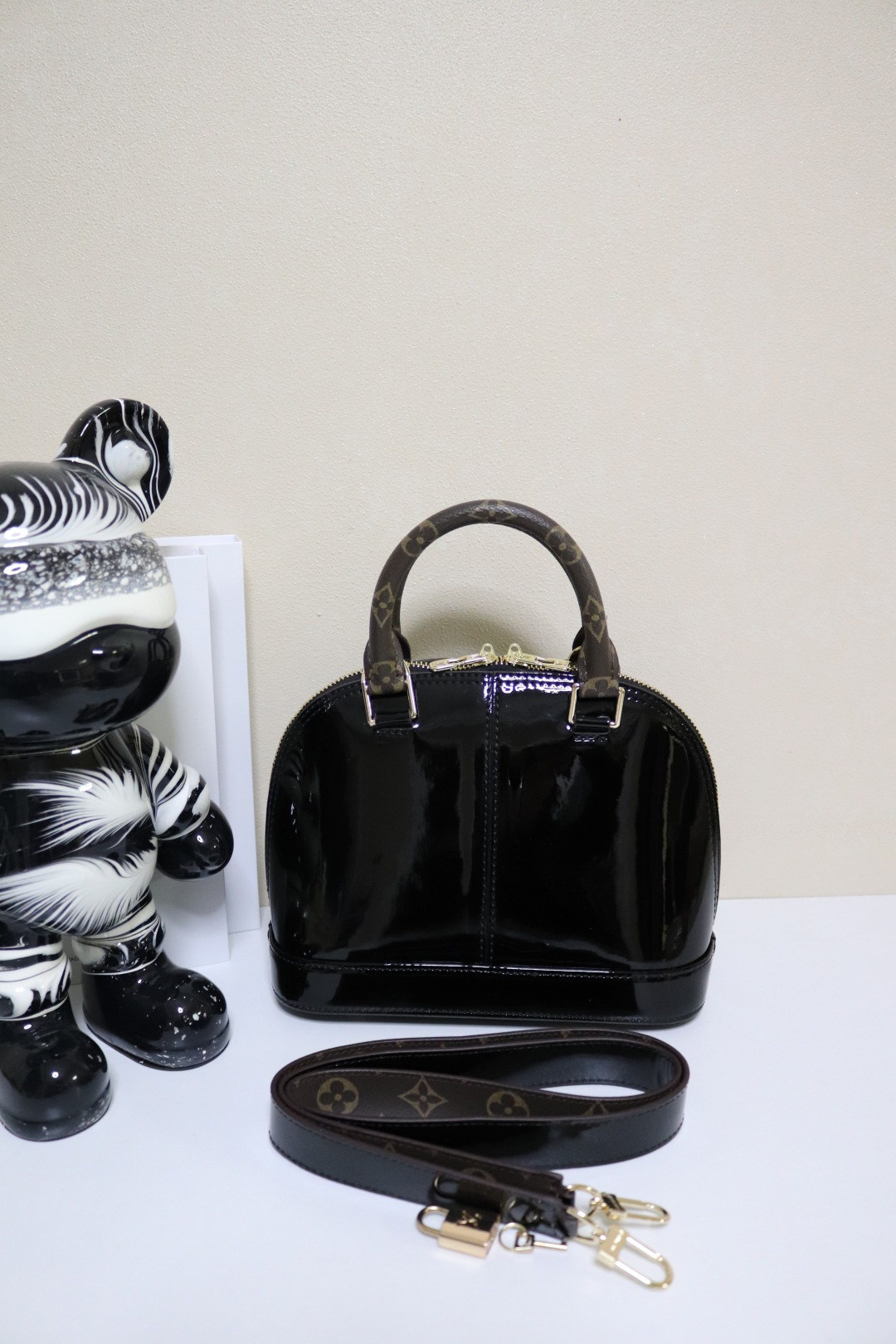 ルイ・ヴィトン アルマ BB ベイシェルバッグ