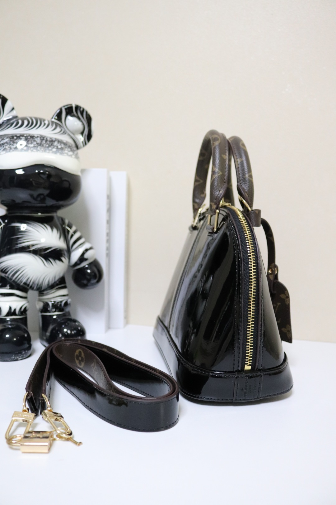 ルイ・ヴィトン アルマ BB ベイシェルバッグ