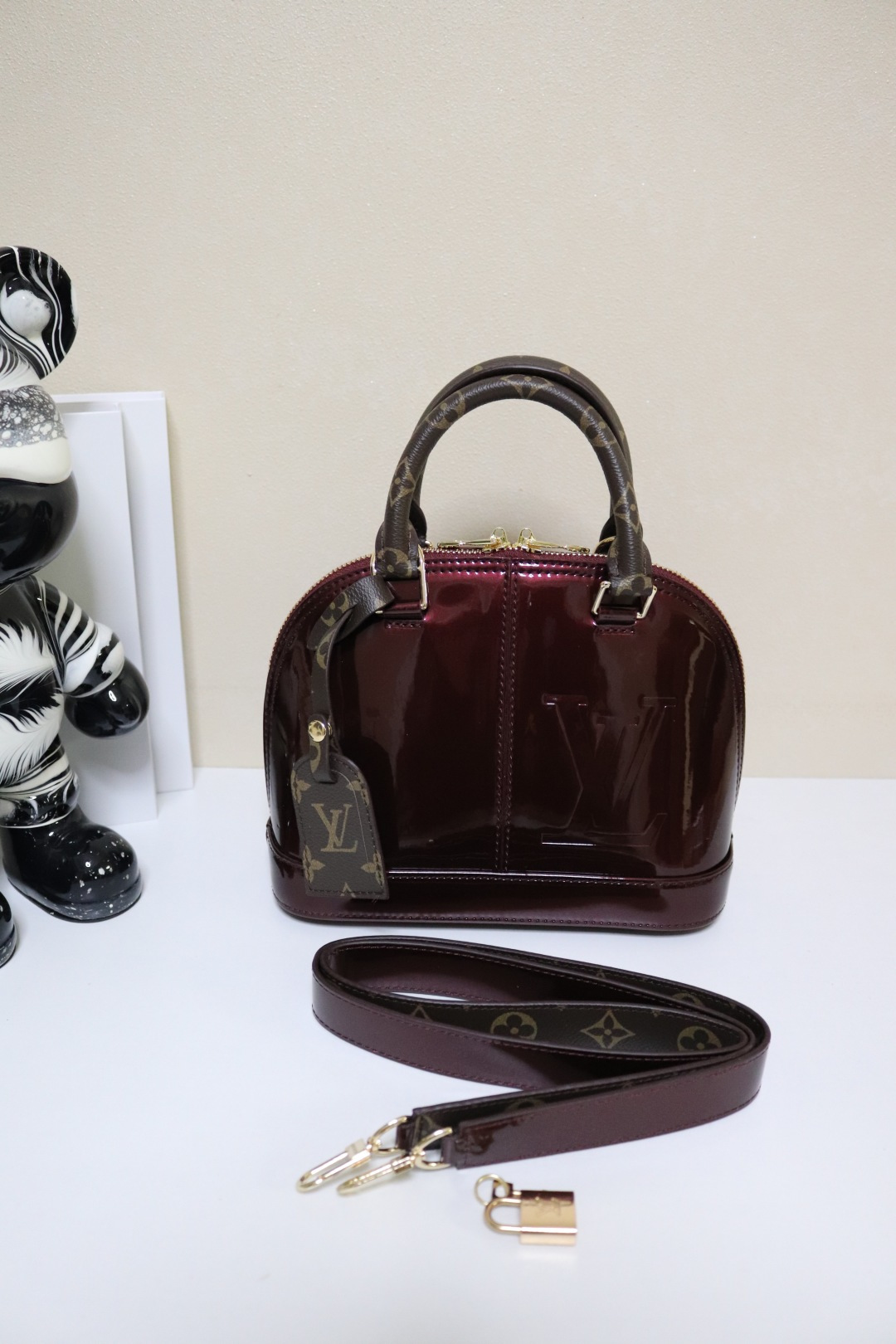 ルイ・ヴィトン Alma BB ベルベットバッグ - クラシックなデザインのモダンバージョン