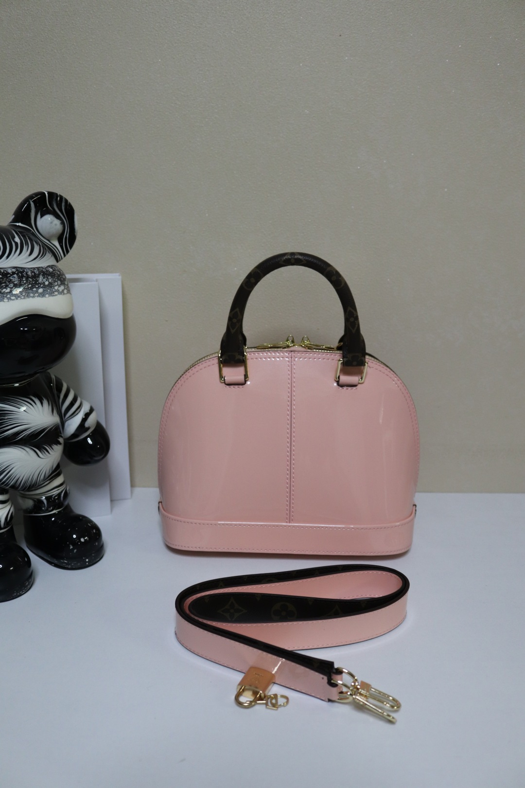 ルイ・ヴィトン Alma BB ベルバケットバッグ