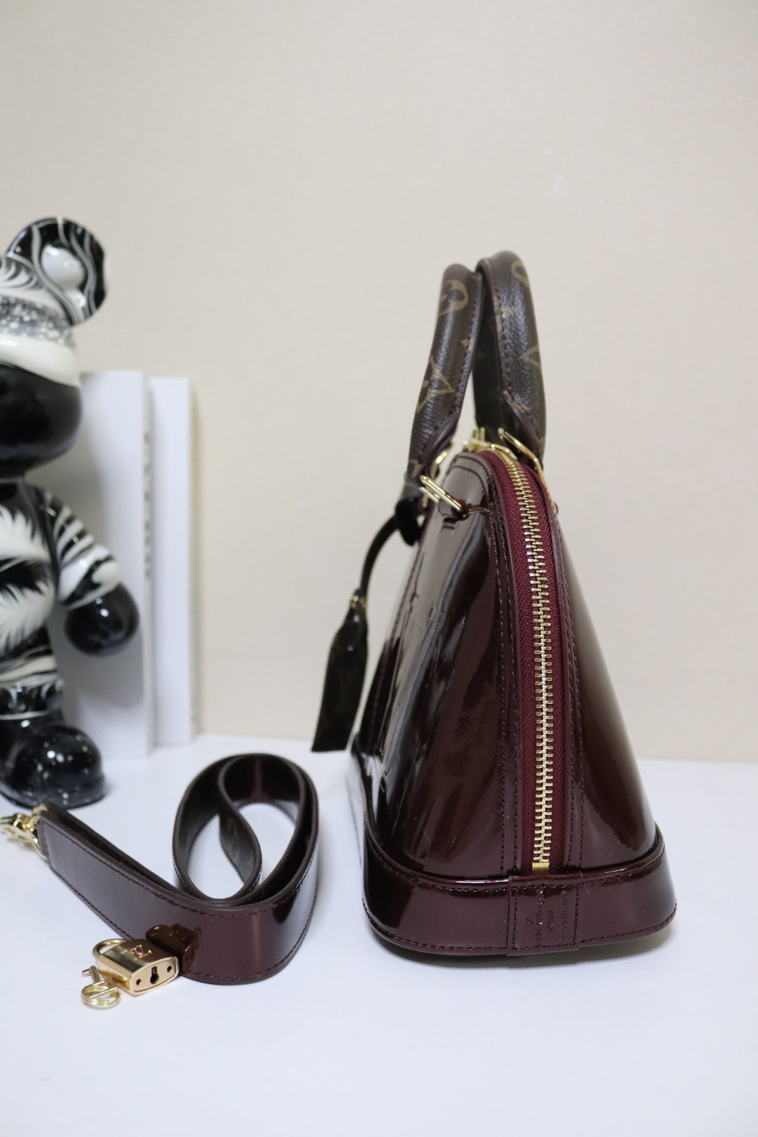 ルイ・ヴィトン Alma BB ベルベットバッグ - クラシックなデザインのモダンバージョン