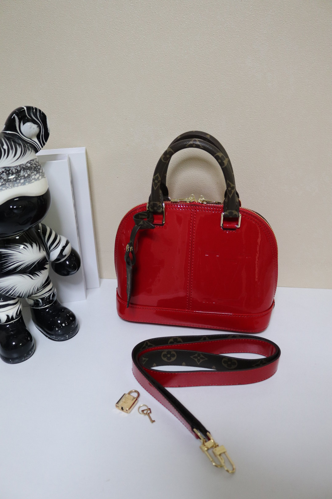 ルイ・ヴィトン Alma BB ベルリュー ショルダーバッグ