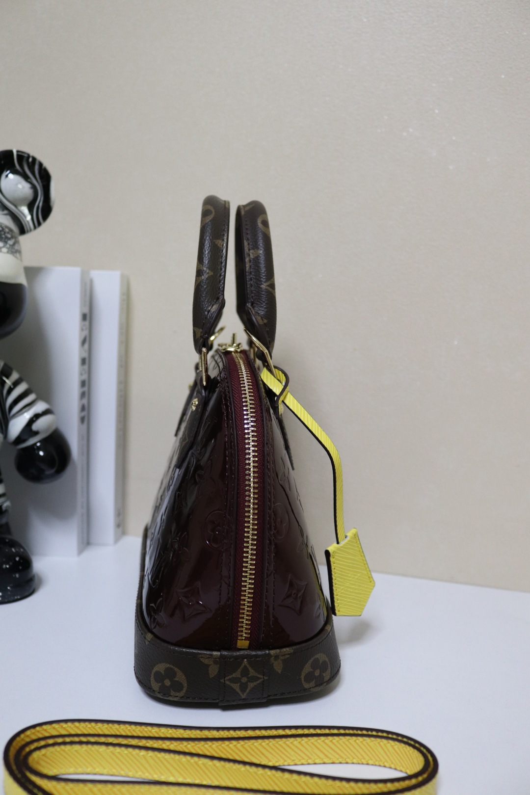 スタイリッシュなAlma手袋 - 個性的なデザインと高品質な素材