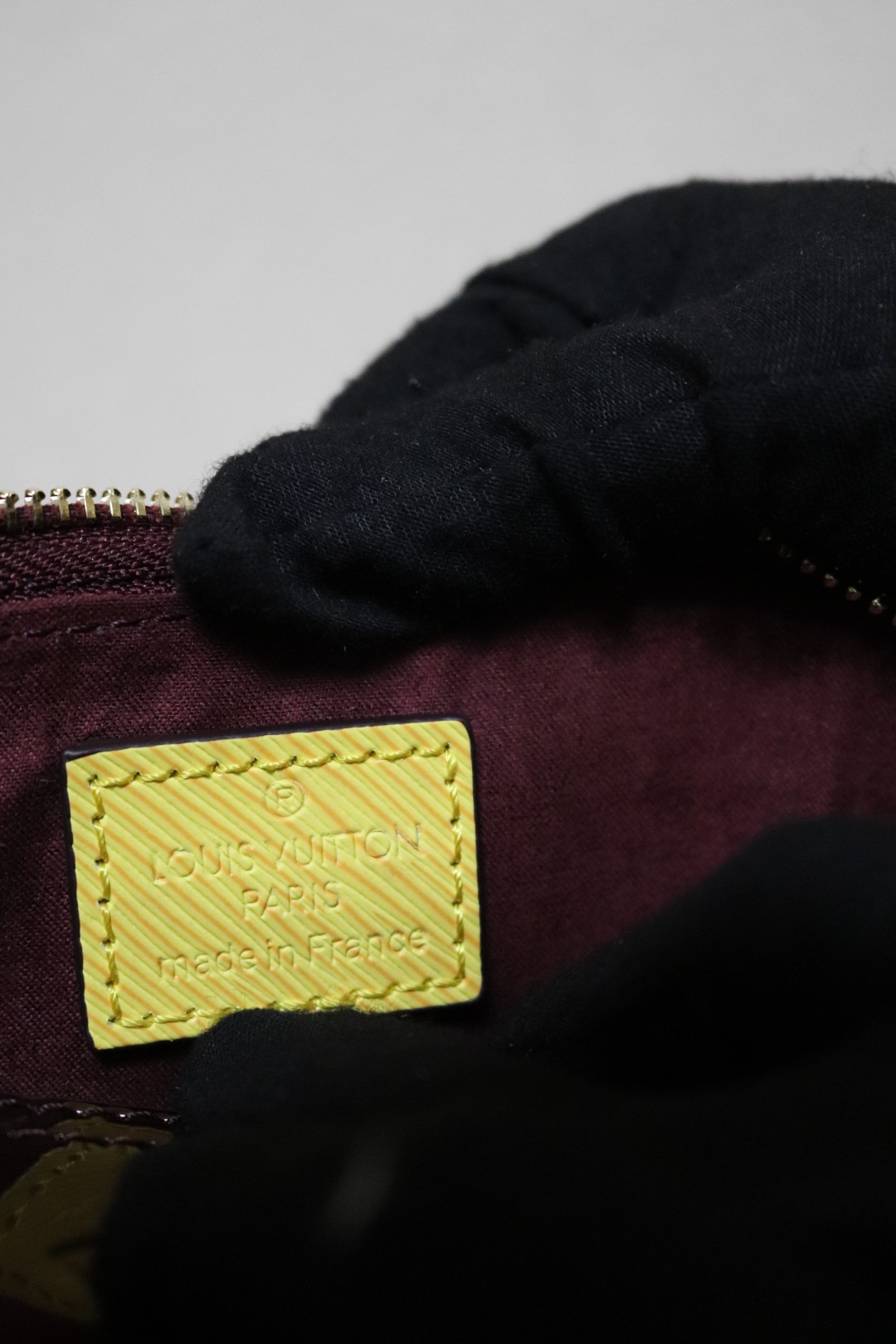 スタイリッシュなAlma手袋 - 個性的なデザインと高品質な素材