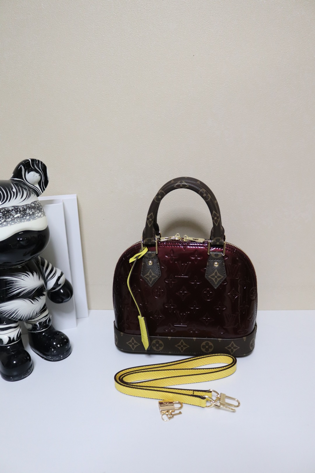 スタイリッシュなAlma手袋 - 個性的なデザインと高品質な素材