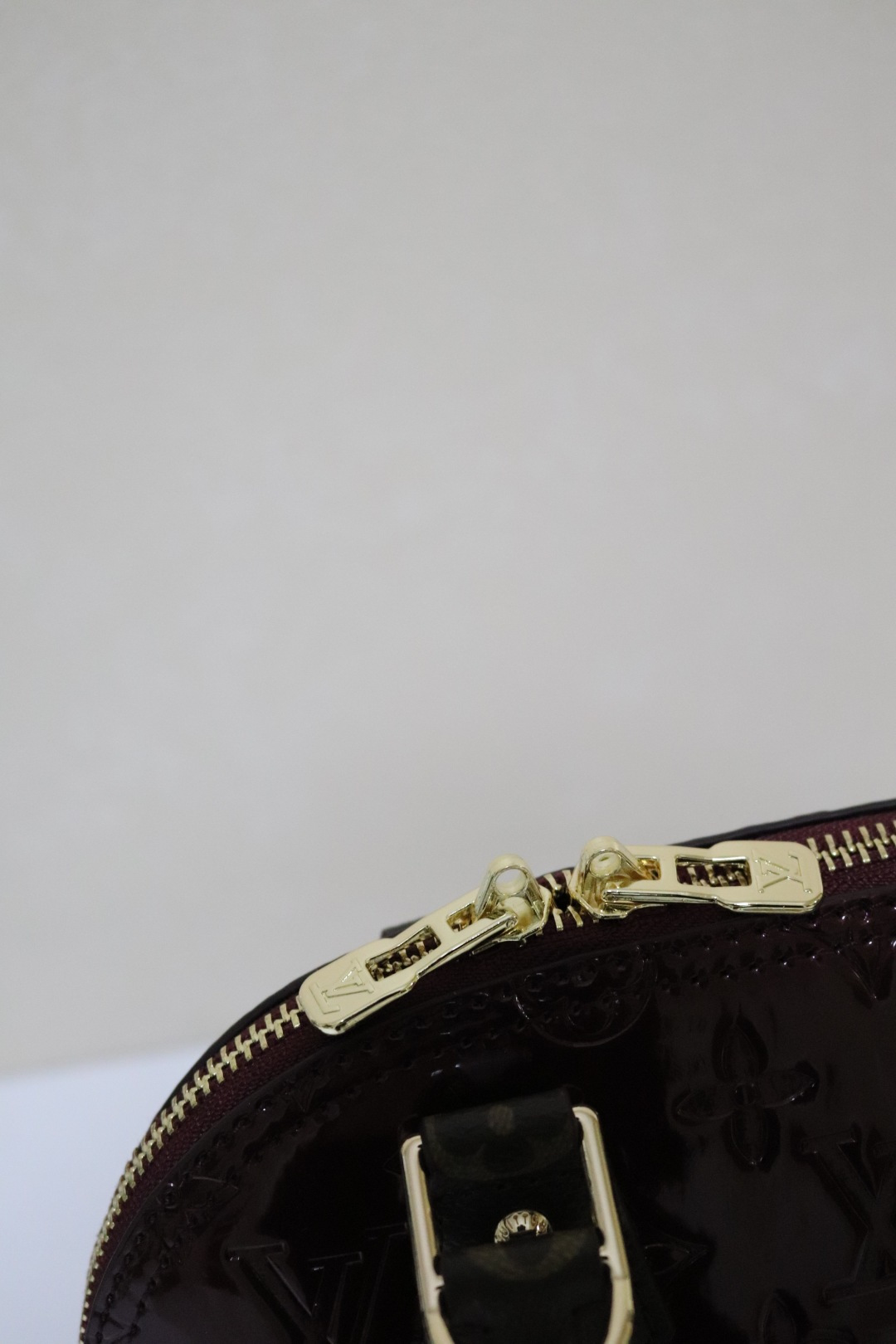 スタイリッシュなAlma手袋 - 個性的なデザインと高品質な素材