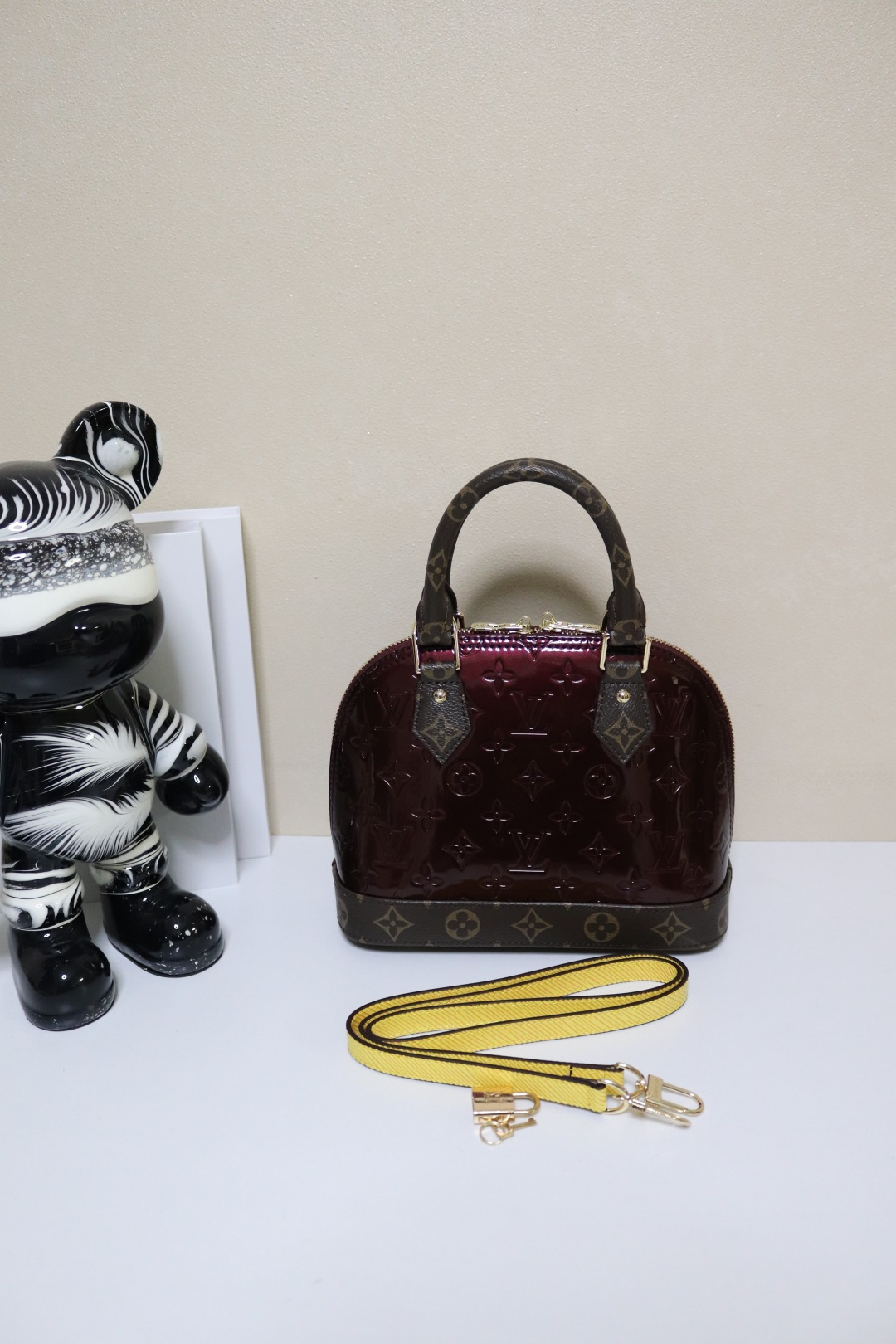 スタイリッシュなAlma手袋 - 個性的なデザインと高品質な素材