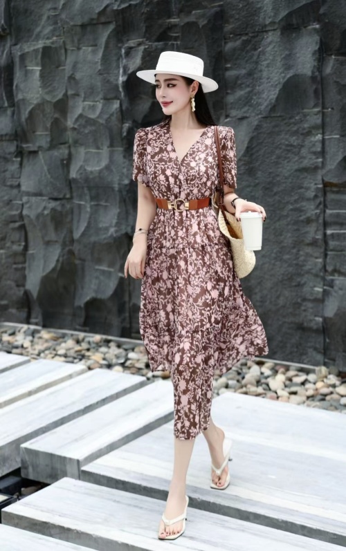 Elegant Floral Print Midi Dress with V-Neck and Matching Belt 1 Elegant Floral Print Midi Dress with V-Neck and Matching Belt