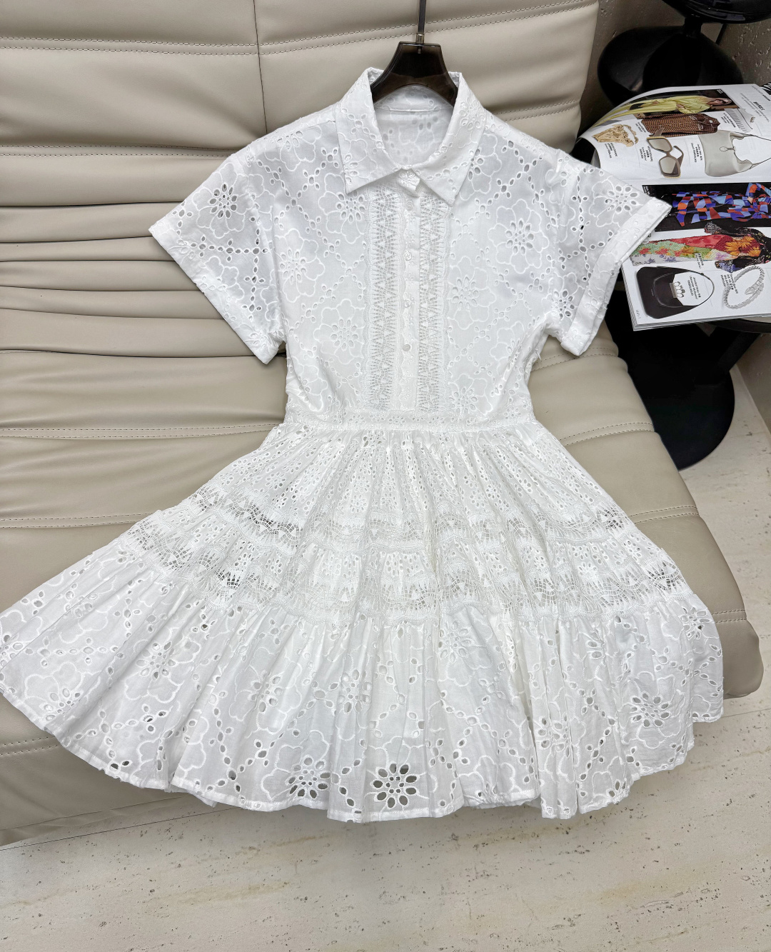 NO:429915,3352025MJ Spring and Summer New Women's Hollow Pattern Lapel Short Sleeve Cotton Slim Dress Designed according to the original 1:1 Snow-white and flawless dress, with a romantic atmosphere on the upper body, age-reducing temperament, shirt skirt style, exquisite and elegant, adding a touch of well-behaved college style short-sleeved style to daily wear, exquisite hollow embroidery gives the dress a unique charm The skirt's waist-hugging style just shows the waistline, lengthens the leg lines, and easily creates a thin and high visual effect with high texture. Every detail reveals the designer's ingenuity. Whether it is a date or a daily commute, it can easily make you become the focus. SML, skirts, shirts, T-shirts, alexander wang198609093352025MJ春夏新款女装镂空花纹翻领短袖棉质修身连衣裙 按原版1:1设计 雪白无暇的连衣裙,上身自带浪漫氛围感 减龄提气质衬衫裙版型 精致又优雅 给整体增添了一丝乖巧学院风短袖的款式日常又实穿 精美的镂空刺绣 赋予连衣裙独特的魅力 裙摆收腰版型恰到好处地展现腰线,拉长腿部线条,轻松营造出又瘦又高的视觉效果高级有质感 每一处细节都透露着设计师的匠心独运 无论是约会还是日常通勤 它都能让你轻松成为焦点 爆款推SML,,skirts,shirts,T-shirt,alexander wang,Women's clothing