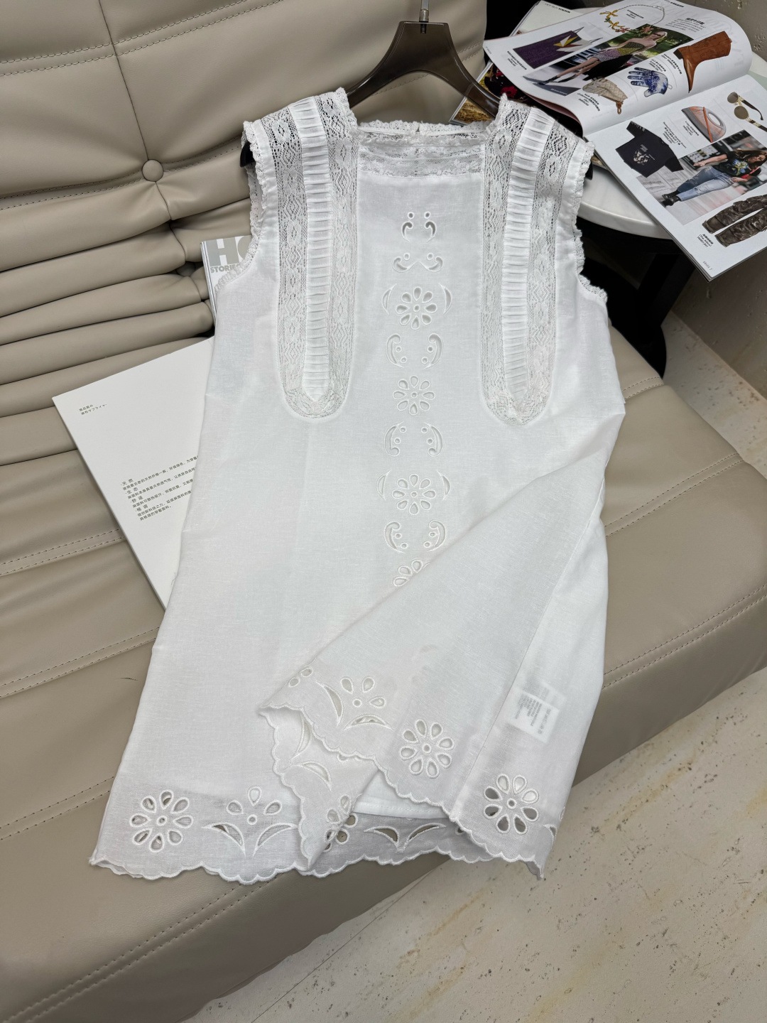NO:430610,French holiday style hollowed-embroidered square collar dress with natural and romantic atmosphere. A must-have item for tourism season. Wear one piece to get a golden style outfit. SML, skirts, alexander wang19860909法式度假风镂空刺绣方领连衣裙自然浪漫的气息 旅游季必备单品 单穿一件搞定千金风穿搭 SML,,skirts,alexander wang,Women's clothing