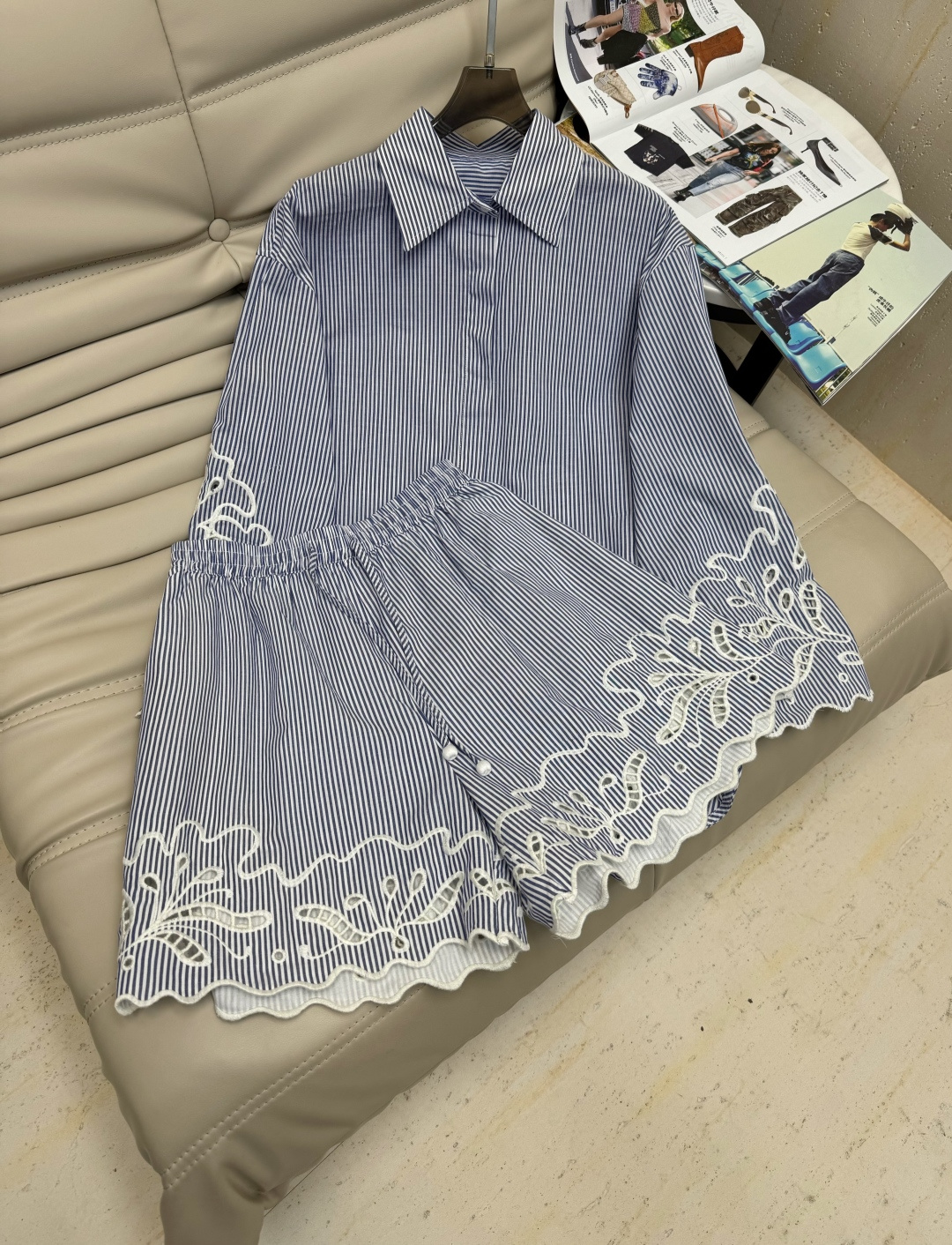 NO:433650,02025 latest hollow embroidery striped set light luxury line!  The same style of star heavy industry hollow embroidered cotton blue striped shirt and shorts, the upper body looks slim and beautiful, the goddess must have, monochrome SML.,, shorts, shirts, alexander wang1986090902025最新款镂空刺绣拼条纹套装 轻奢线！明星同款重工镂空绣花棉蓝条纹衬衫短裤 上身显瘦又好看 女神必备款 单色 SML.,,shorts,shirts,alexander wang,Women's clothing