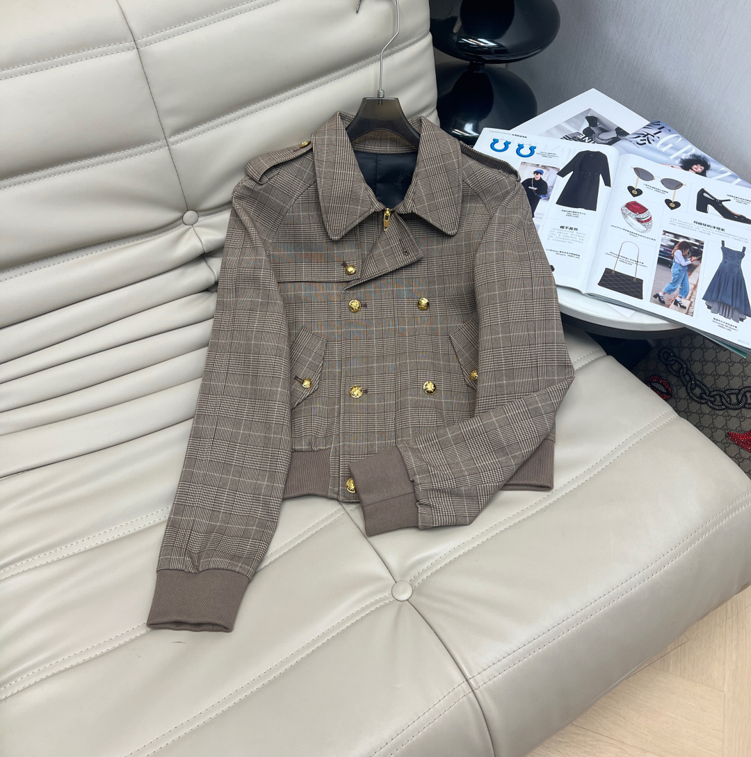 NO:535153,A small plaid short jacket that cannot be missed with plaid control. A sweet and salty temperament item!  The fashionable and retro plaid pattern breaks the dullness, the zippered windbreaker collar, the shoulder-drop style is handsome and cool!  A must-have for fashionable essence!  Easy to get the return rate of going out. Recommended SML. Jackets & coats, jackets & coats, jackets & coats, alexander wang19860909格纹控不能错过的小格纹短夹克外套 可甜可盐气质单品！ 时髦复古的格纹图案打破沉闷 拉链式风衣领 落肩版型帅气又拉风！时髦精必入！轻松get 出街回头率.推荐SML. 外套,,jackets & coats,jackets & coats,alexander wang,Women's clothing