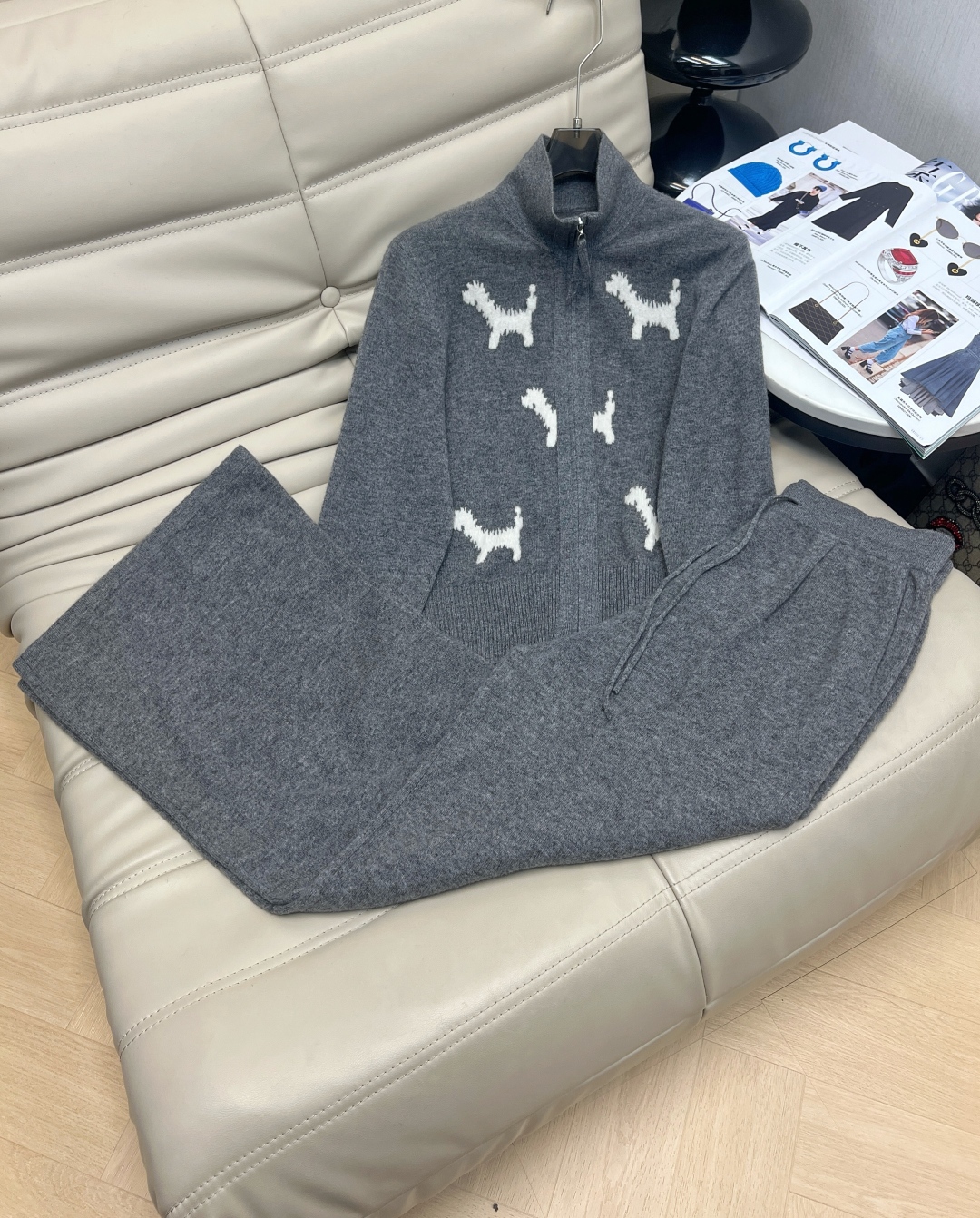 Retro-Chic Wool-Cashmere Blend Women's Set with Custom Zipper Design 6 cmp i1759664476855 9258 0 4